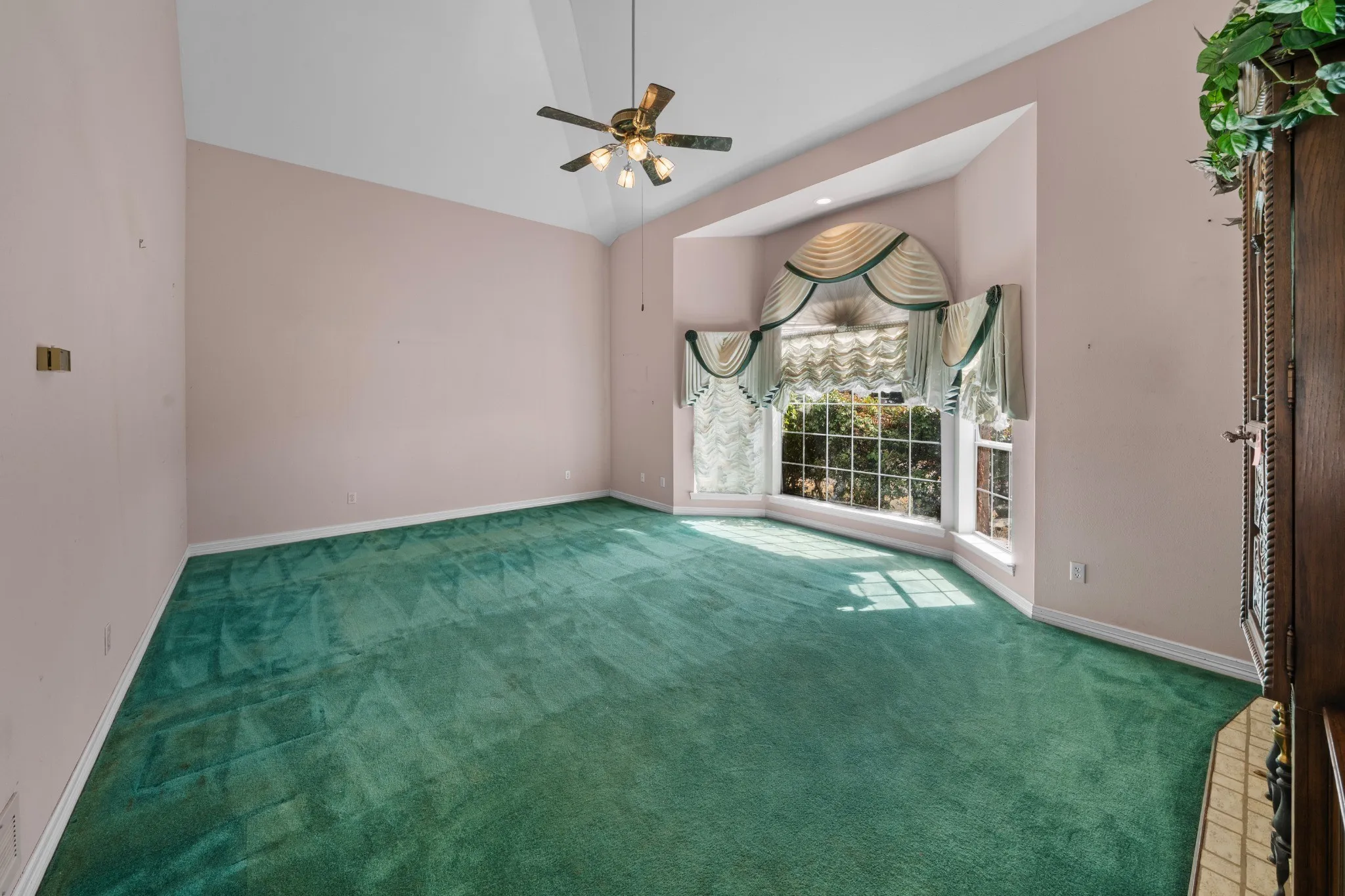 Single Family Residence For Sale in Ellis County , 2941 N Mockingbird Lane, Midlothian, Texas 76065, 3 Bedroom, 3 Bathroom, 2 Garage spaces, 2,985 Sqft, built in 1992, mls#21377012, Real Estate Agent in Midlothian, Homes For Sale in Ellis county, Homes For Sale in Midlothian, Realtor in Midlothian Texas, Real Estate Brokerage Independent Realty Texas, Luminita Cordes Realtor