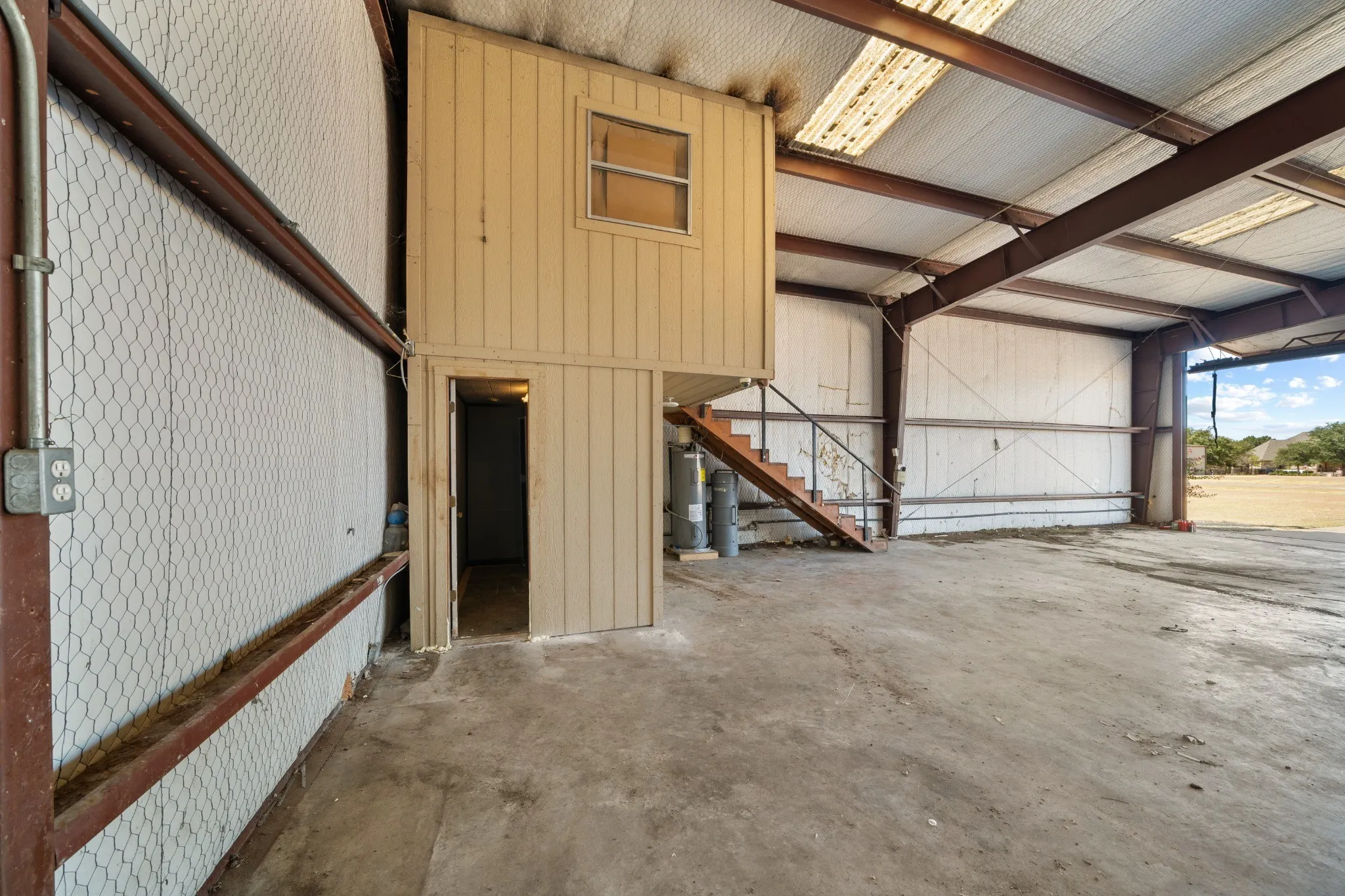 Single Family Residence For Sale in Ellis County , 2941 N Mockingbird Lane, Midlothian, Texas 76065, 3 Bedroom, 3 Bathroom, 2 Garage spaces, 2,985 Sqft, built in 1992, mls#21377012, Real Estate Agent in Midlothian, Homes For Sale in Ellis county, Homes For Sale in Midlothian, Realtor in Midlothian Texas, Real Estate Brokerage Independent Realty Texas, Luminita Cordes Realtor