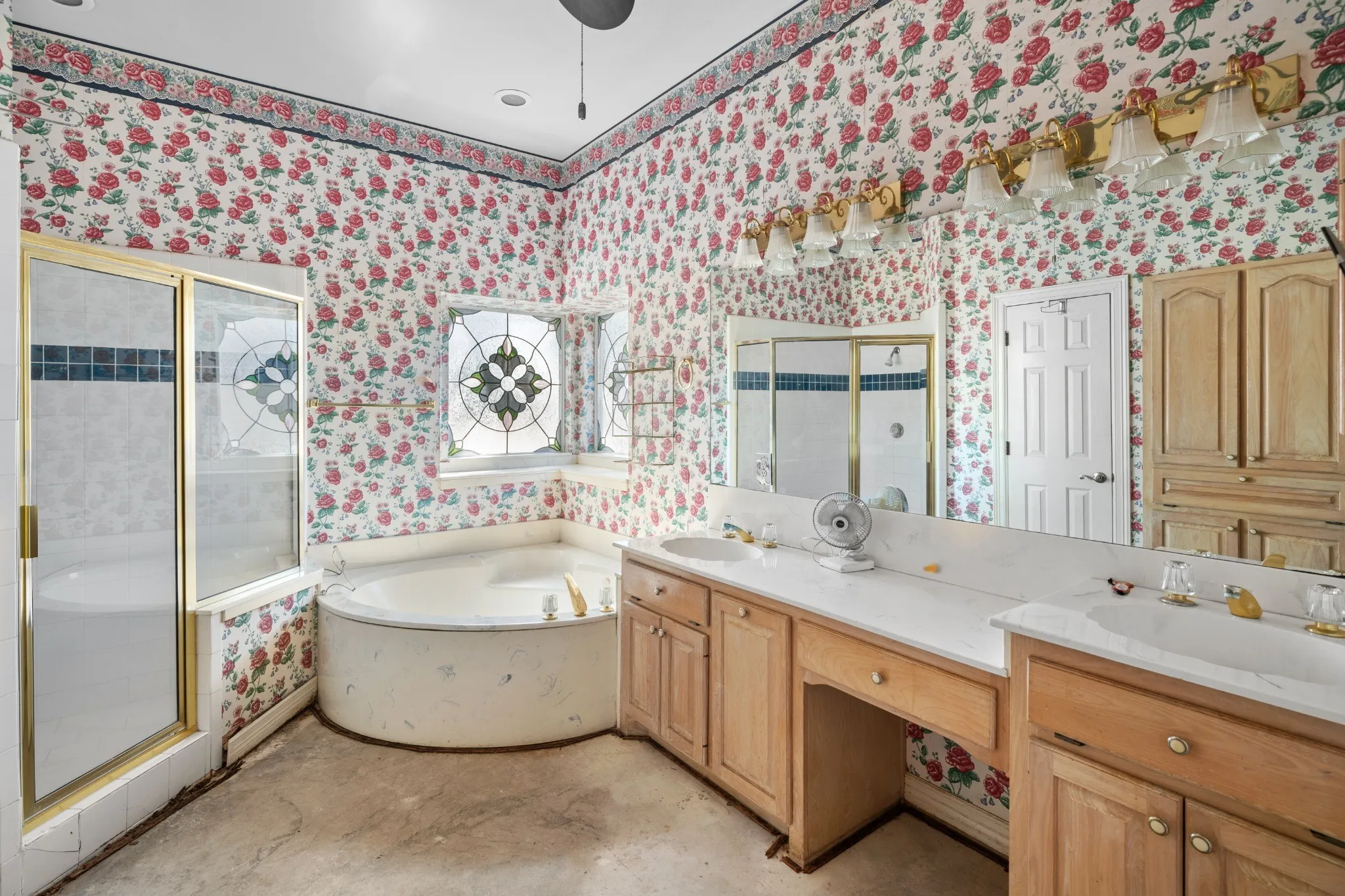 Single Family Residence For Sale in Ellis County , 2941 N Mockingbird Lane, Midlothian, Texas 76065, 3 Bedroom, 3 Bathroom, 2 Garage spaces, 2,985 Sqft, built in 1992, mls#21377012, Real Estate Agent in Midlothian, Homes For Sale in Ellis county, Homes For Sale in Midlothian, Realtor in Midlothian Texas, Real Estate Brokerage Independent Realty Texas, Luminita Cordes Realtor