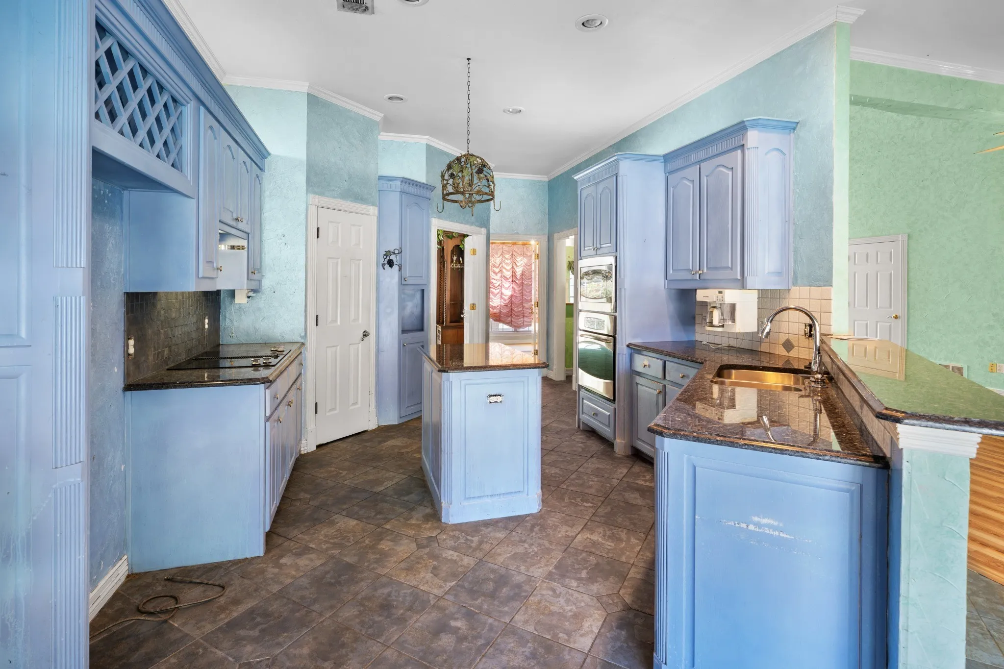 Single Family Residence For Sale in Ellis County , 2941 N Mockingbird Lane, Midlothian, Texas 76065, 3 Bedroom, 3 Bathroom, 2 Garage spaces, 2,985 Sqft, built in 1992, mls#21377012, Real Estate Agent in Midlothian, Homes For Sale in Ellis county, Homes For Sale in Midlothian, Realtor in Midlothian Texas, Real Estate Brokerage Independent Realty Texas, Luminita Cordes Realtor
