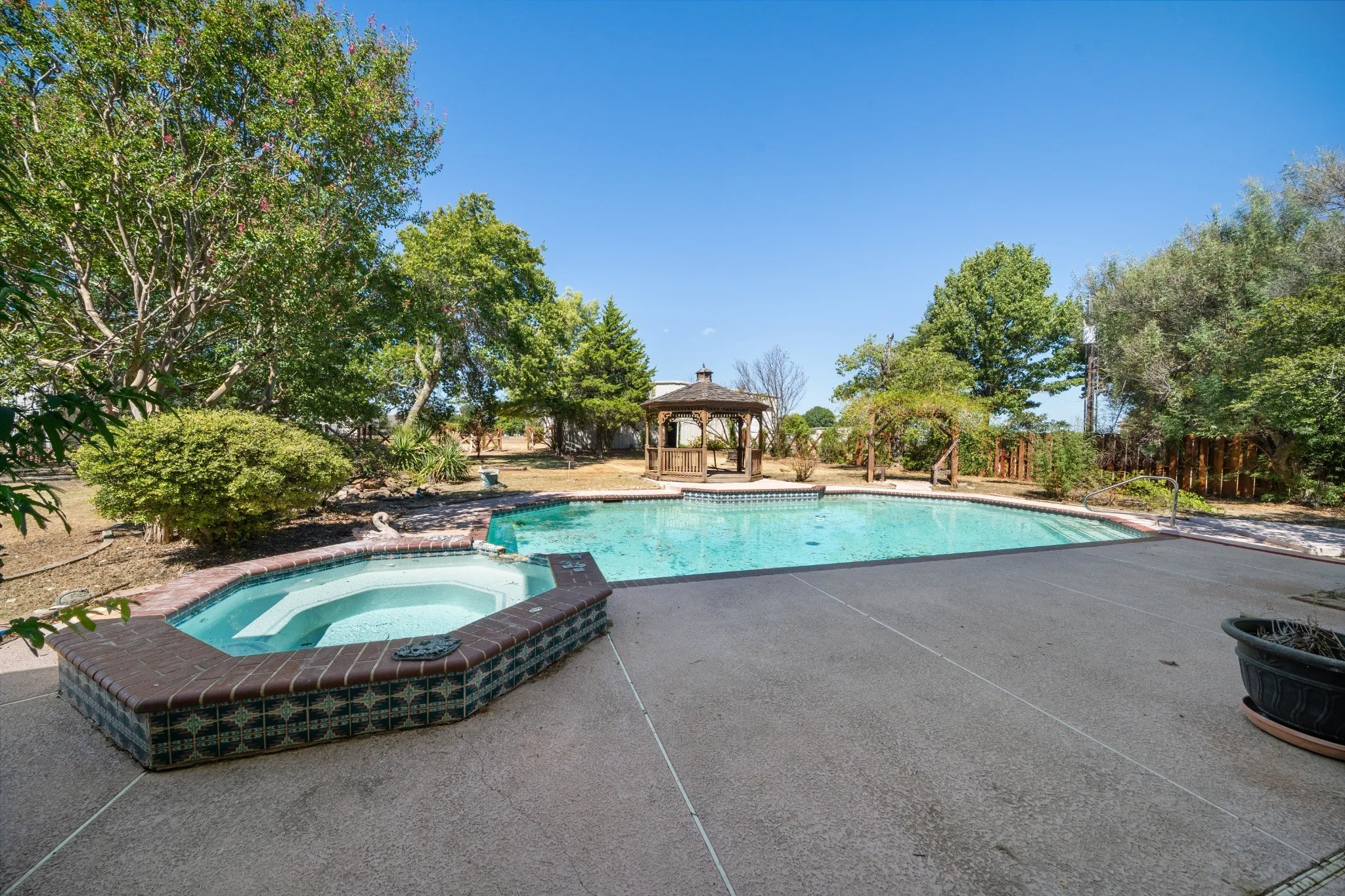 Single Family Residence For Sale in Ellis County , 2941 N Mockingbird Lane, Midlothian, Texas 76065, 3 Bedroom, 3 Bathroom, 2 Garage spaces, 2,985 Sqft, built in 1992, mls#21377012, Real Estate Agent in Midlothian, Homes For Sale in Ellis county, Homes For Sale in Midlothian, Realtor in Midlothian Texas, Real Estate Brokerage Independent Realty Texas, Luminita Cordes Realtor