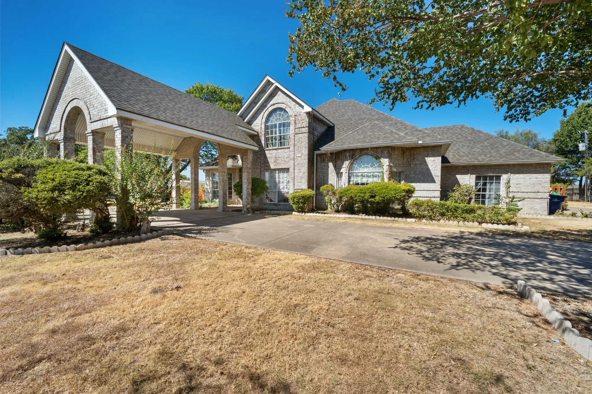 Single Family Residence For Sale in Ellis County , 2941 N Mockingbird Lane, Midlothian, Texas 76065, 3 Bedroom, 3 Bathroom, 2 Garage spaces, 2,985 Sqft, built in 1992, mls#21377012, Real Estate Agent in Midlothian, Homes For Sale in Ellis county, Homes For Sale in Midlothian, Realtor in Midlothian Texas, Real Estate Brokerage Independent Realty Texas, Luminita Cordes Realtor