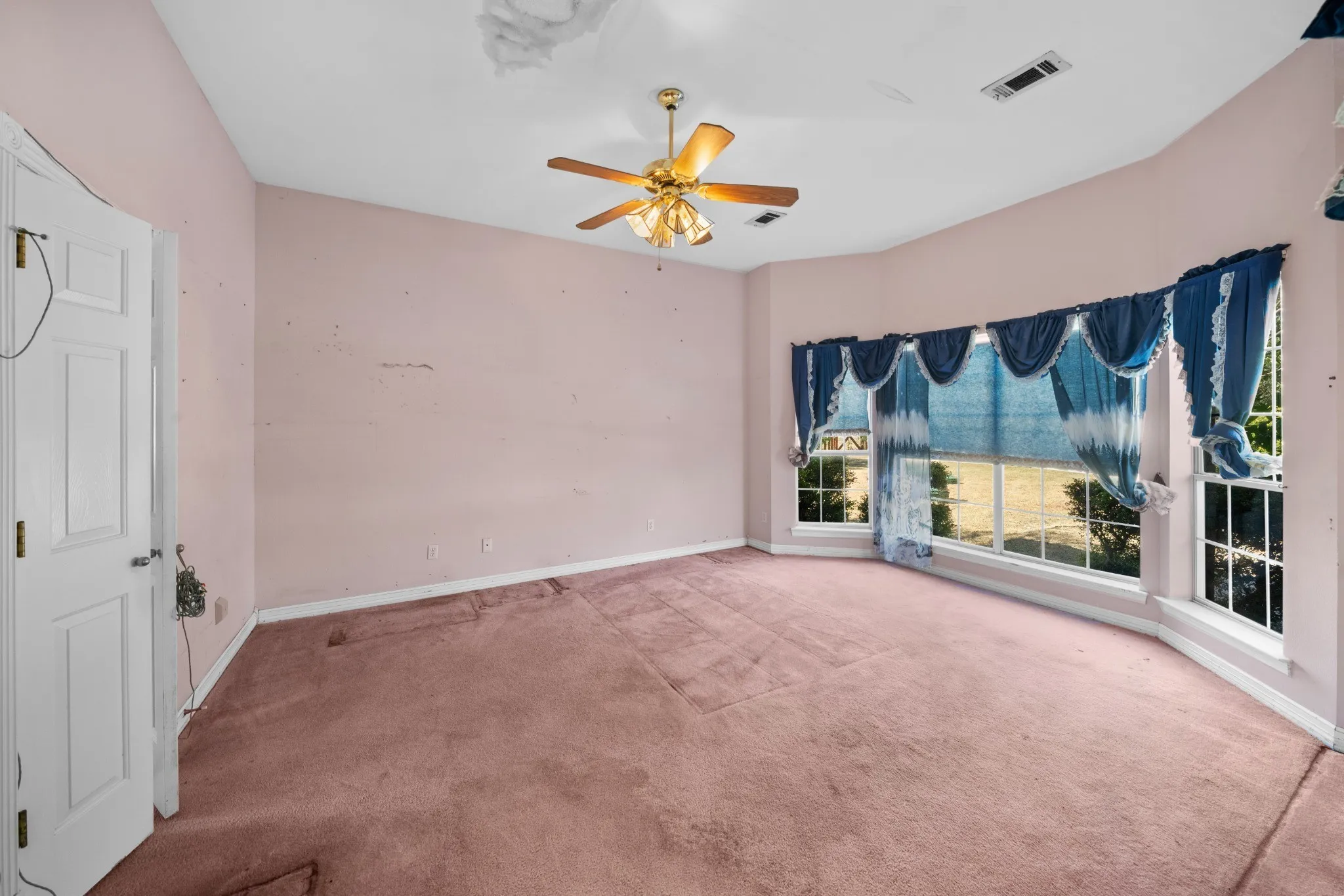 Single Family Residence For Sale in Ellis County , 2941 N Mockingbird Lane, Midlothian, Texas 76065, 3 Bedroom, 3 Bathroom, 2 Garage spaces, 2,985 Sqft, built in 1992, mls#21377012, Real Estate Agent in Midlothian, Homes For Sale in Ellis county, Homes For Sale in Midlothian, Realtor in Midlothian Texas, Real Estate Brokerage Independent Realty Texas, Luminita Cordes Realtor