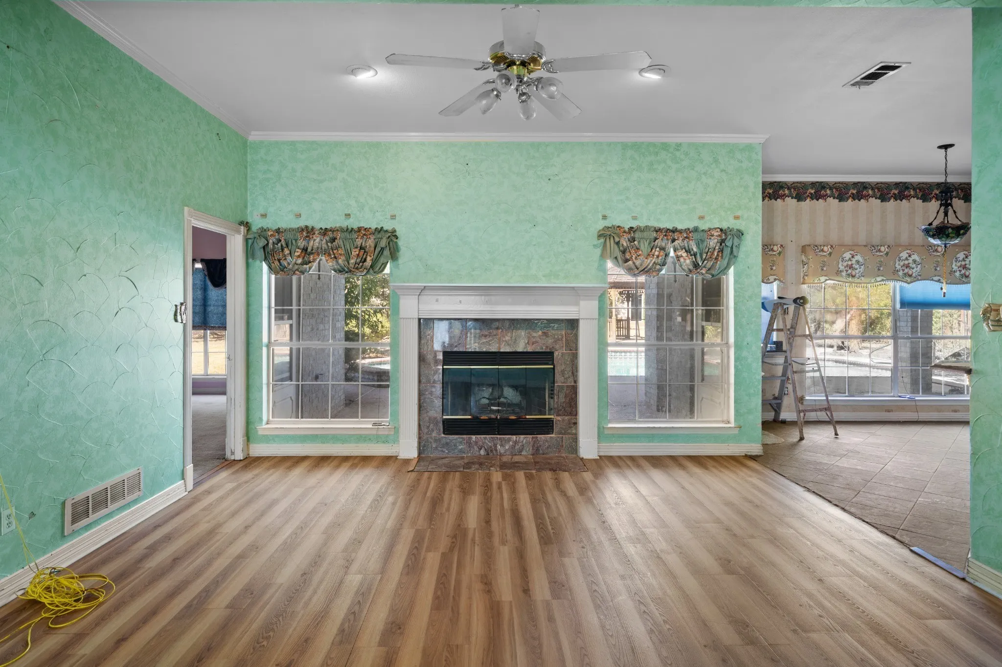 Single Family Residence For Sale in Ellis County , 2941 N Mockingbird Lane, Midlothian, Texas 76065, 3 Bedroom, 3 Bathroom, 2 Garage spaces, 2,985 Sqft, built in 1992, mls#21377012, Real Estate Agent in Midlothian, Homes For Sale in Ellis county, Homes For Sale in Midlothian, Realtor in Midlothian Texas, Real Estate Brokerage Independent Realty Texas, Luminita Cordes Realtor
