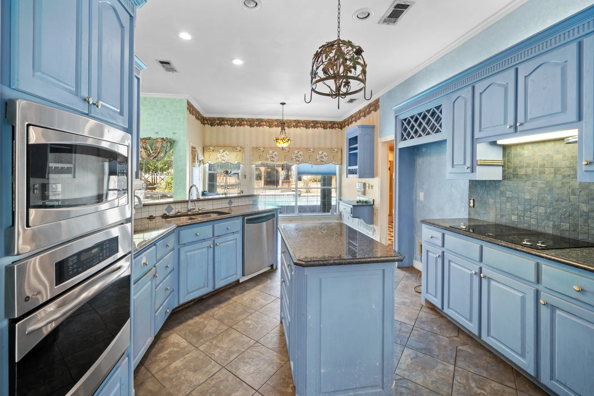 Single Family Residence For Sale in Ellis County , 2941 N Mockingbird Lane, Midlothian, Texas 76065, 3 Bedroom, 3 Bathroom, 2 Garage spaces, 2,985 Sqft, built in 1992, mls#21377012, Real Estate Agent in Midlothian, Homes For Sale in Ellis county, Homes For Sale in Midlothian, Realtor in Midlothian Texas, Real Estate Brokerage Independent Realty Texas, Luminita Cordes Realtor