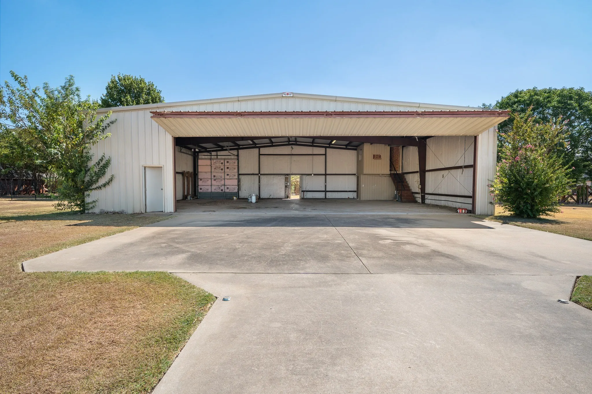 Single Family Residence For Sale in Ellis County , 2941 N Mockingbird Lane, Midlothian, Texas 76065, 3 Bedroom, 3 Bathroom, 2 Garage spaces, 2,985 Sqft, built in 1992, mls#21377012, Real Estate Agent in Midlothian, Homes For Sale in Ellis county, Homes For Sale in Midlothian, Realtor in Midlothian Texas, Real Estate Brokerage Independent Realty Texas, Luminita Cordes Realtor