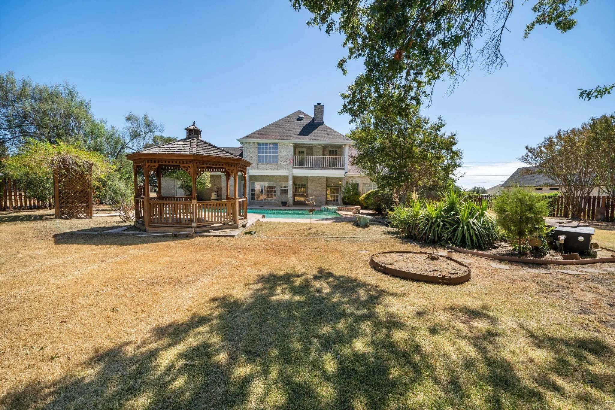 Single Family Residence For Sale in Ellis County , 2941 N Mockingbird Lane, Midlothian, Texas 76065, 3 Bedroom, 3 Bathroom, 2 Garage spaces, 2,985 Sqft, built in 1992, mls#21377012, Real Estate Agent in Midlothian, Homes For Sale in Ellis county, Homes For Sale in Midlothian, Realtor in Midlothian Texas, Real Estate Brokerage Independent Realty Texas, Luminita Cordes Realtor