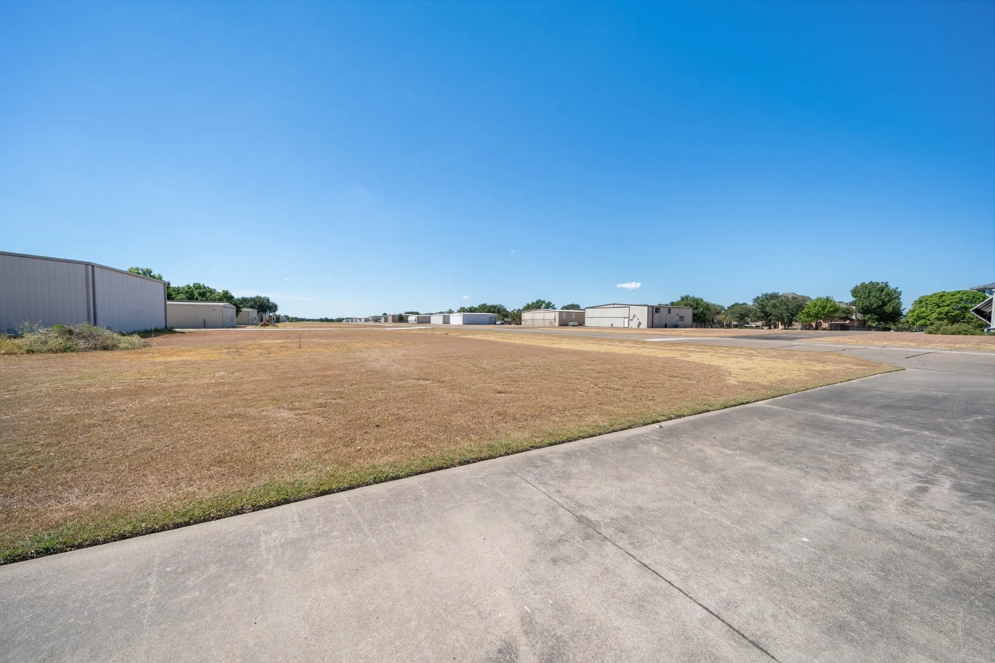 Single Family Residence For Sale in Ellis County , 2941 N Mockingbird Lane, Midlothian, Texas 76065, 3 Bedroom, 3 Bathroom, 2 Garage spaces, 2,985 Sqft, built in 1992, mls#21377012, Real Estate Agent in Midlothian, Homes For Sale in Ellis county, Homes For Sale in Midlothian, Realtor in Midlothian Texas, Real Estate Brokerage Independent Realty Texas, Luminita Cordes Realtor