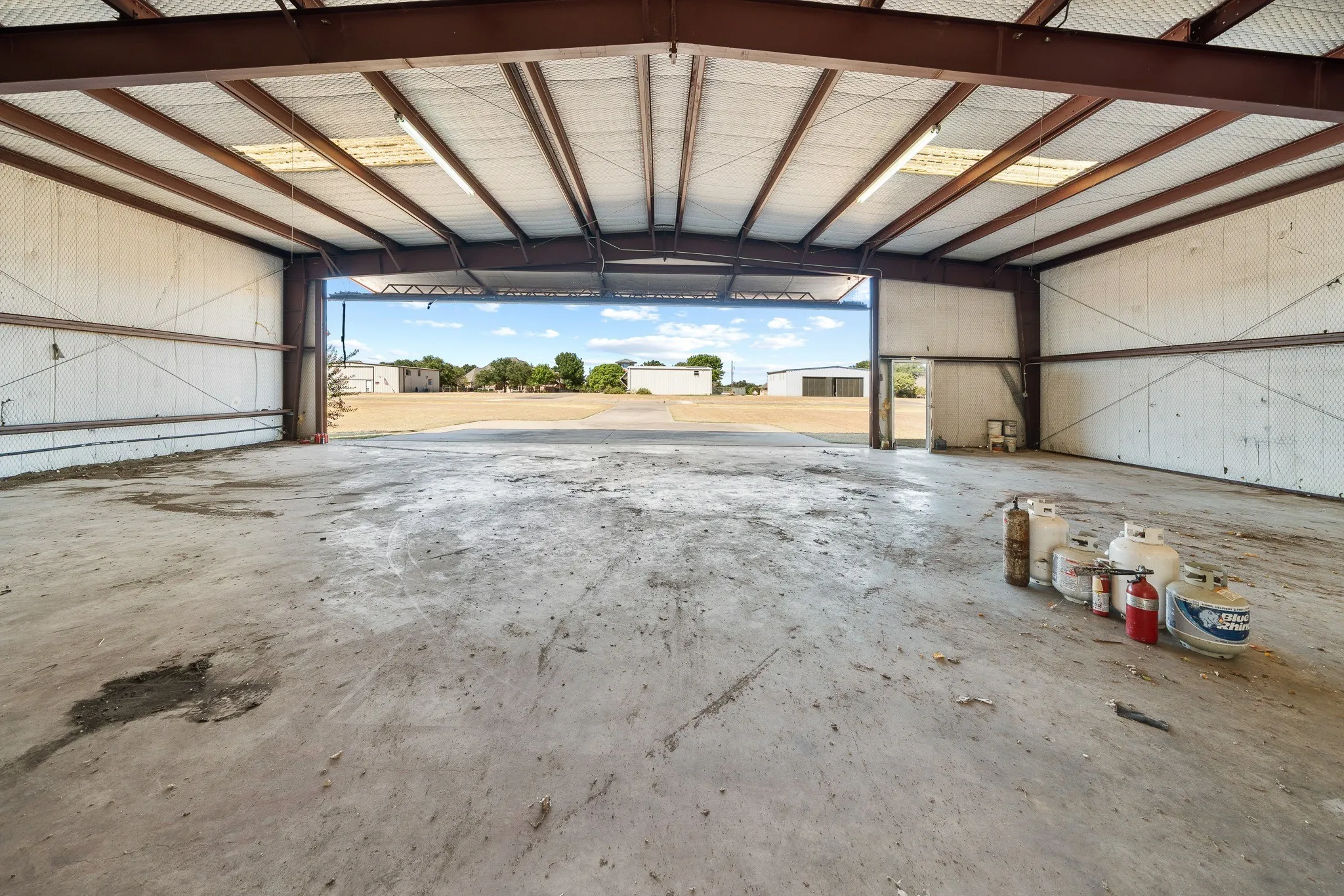 Single Family Residence For Sale in Ellis County , 2941 N Mockingbird Lane, Midlothian, Texas 76065, 3 Bedroom, 3 Bathroom, 2 Garage spaces, 2,985 Sqft, built in 1992, mls#21377012, Real Estate Agent in Midlothian, Homes For Sale in Ellis county, Homes For Sale in Midlothian, Realtor in Midlothian Texas, Real Estate Brokerage Independent Realty Texas, Luminita Cordes Realtor