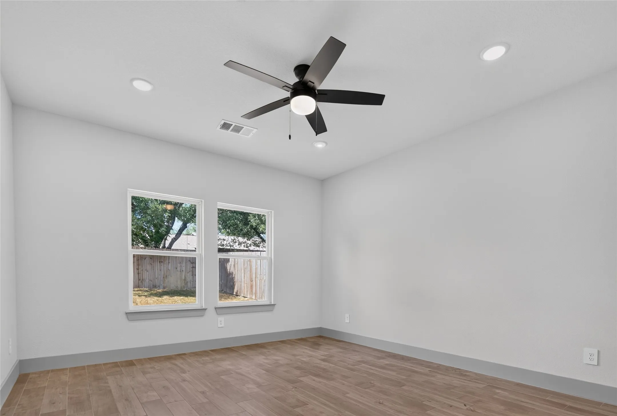 Single Family Residence For Sale in Hood County , 2308 Pedernales Court, Granbury, Texas 76048, 3 Bedroom, 2 Bathroom, 2 Garage spaces, 1,607 Sqft, built in 2023, mls#21378026, Real Estate Agent in Granbury, Homes For Sale in Hood county, Homes For Sale in Granbury, Realtor in Granbury Texas, Real Estate Brokerage Independent Realty Texas, Luminita Cordes Realtor