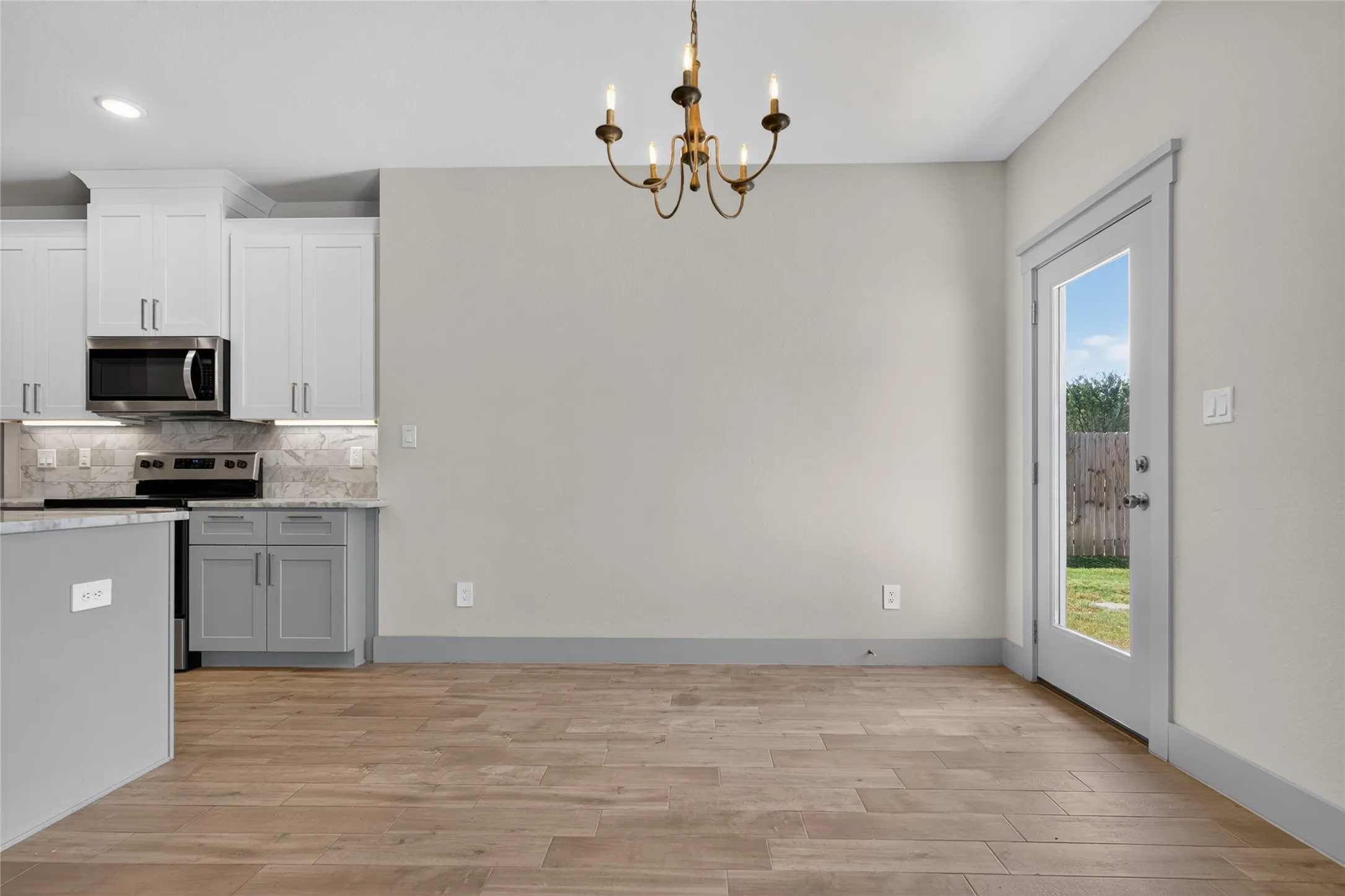 Single Family Residence For Sale in Hood County , 2308 Pedernales Court, Granbury, Texas 76048, 3 Bedroom, 2 Bathroom, 2 Garage spaces, 1,607 Sqft, built in 2023, mls#21378026, Real Estate Agent in Granbury, Homes For Sale in Hood county, Homes For Sale in Granbury, Realtor in Granbury Texas, Real Estate Brokerage Independent Realty Texas, Luminita Cordes Realtor