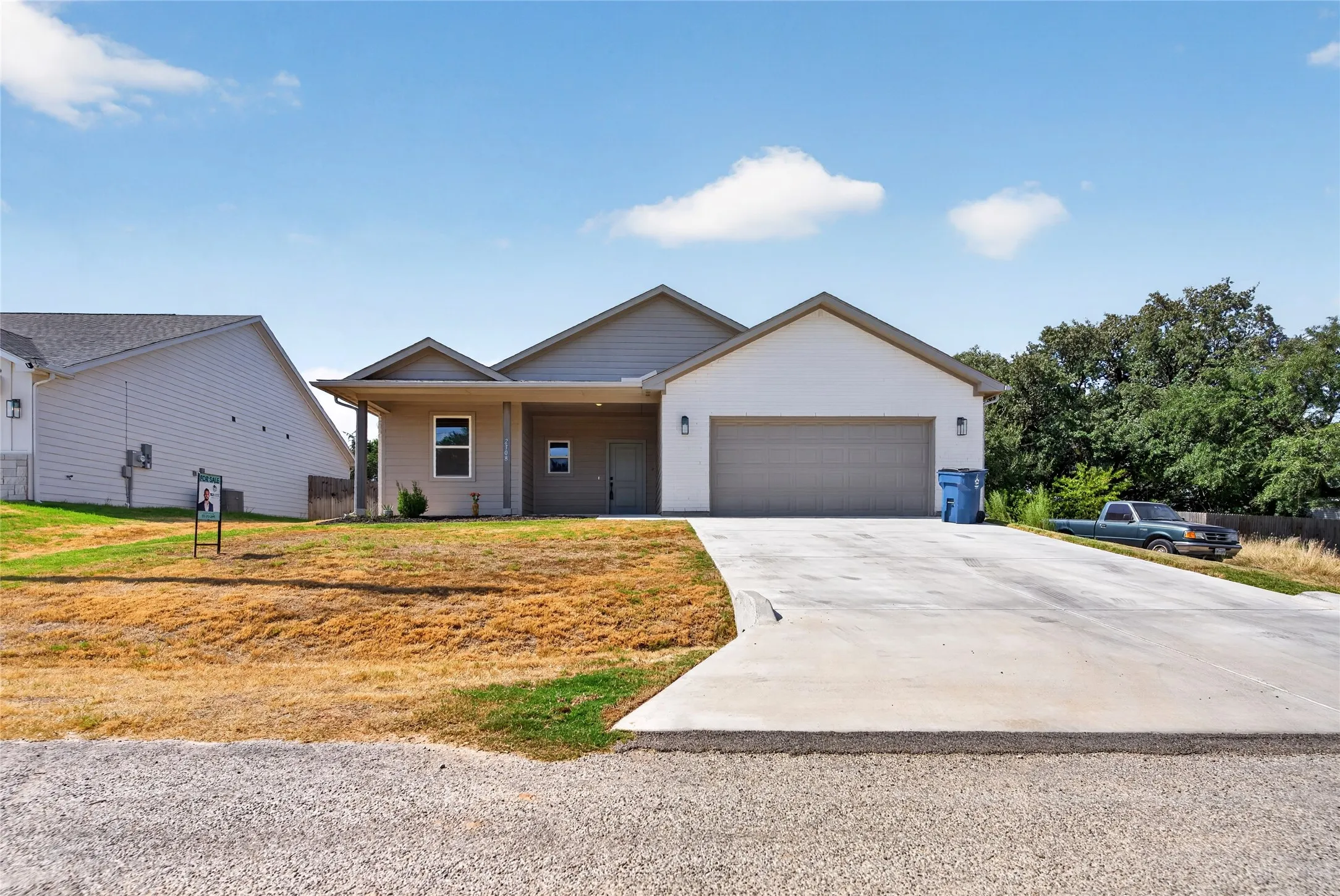 Single Family Residence For Sale in Hood County , 2308 Pedernales Court, Granbury, Texas 76048, 3 Bedroom, 2 Bathroom, 2 Garage spaces, 1,607 Sqft, built in 2023, mls#21378026, Real Estate Agent in Granbury, Homes For Sale in Hood county, Homes For Sale in Granbury, Realtor in Granbury Texas, Real Estate Brokerage Independent Realty Texas, Luminita Cordes Realtor