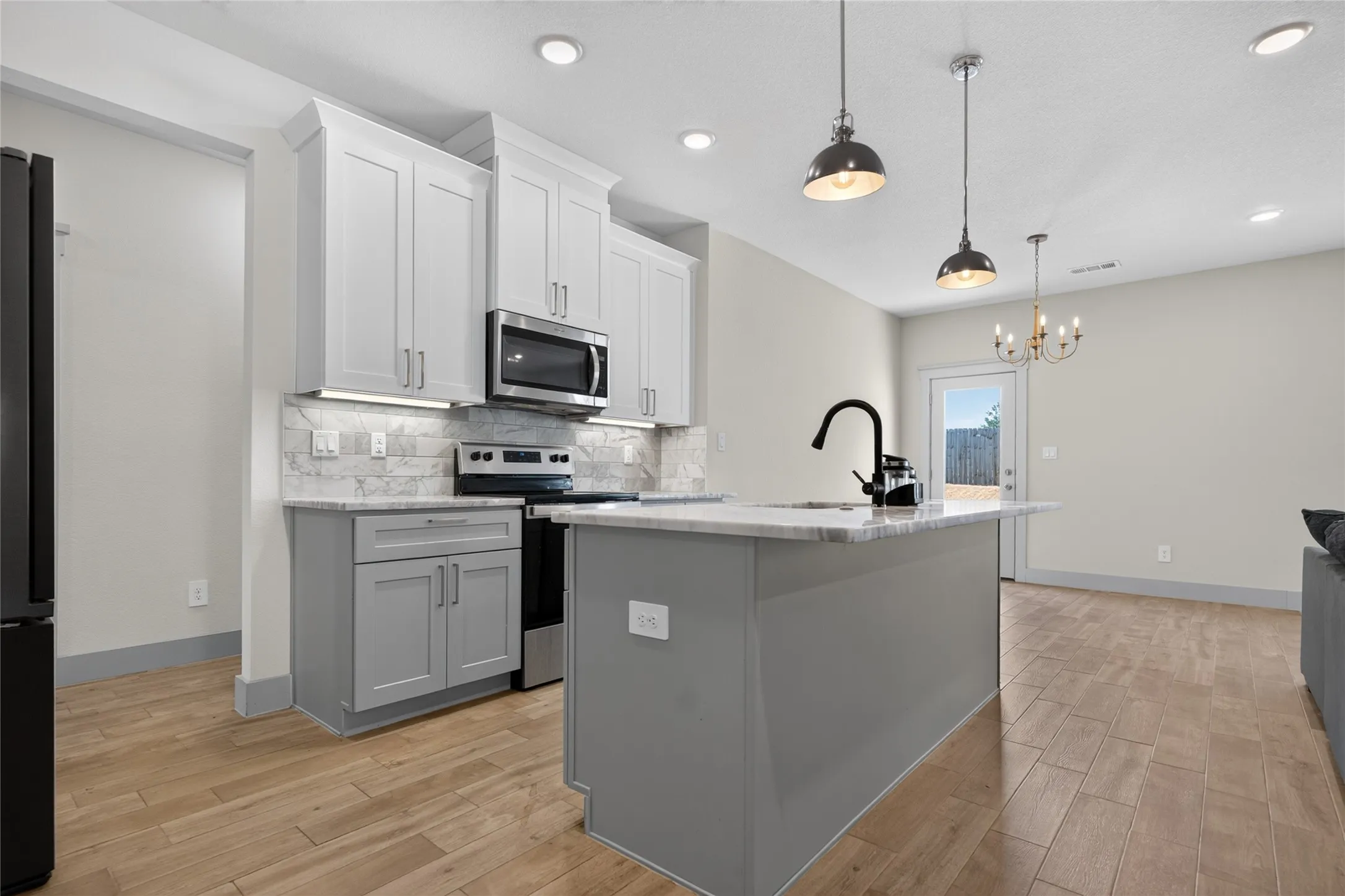 Single Family Residence For Sale in Hood County , 2308 Pedernales Court, Granbury, Texas 76048, 3 Bedroom, 2 Bathroom, 2 Garage spaces, 1,607 Sqft, built in 2023, mls#21378026, Real Estate Agent in Granbury, Homes For Sale in Hood county, Homes For Sale in Granbury, Realtor in Granbury Texas, Real Estate Brokerage Independent Realty Texas, Luminita Cordes Realtor