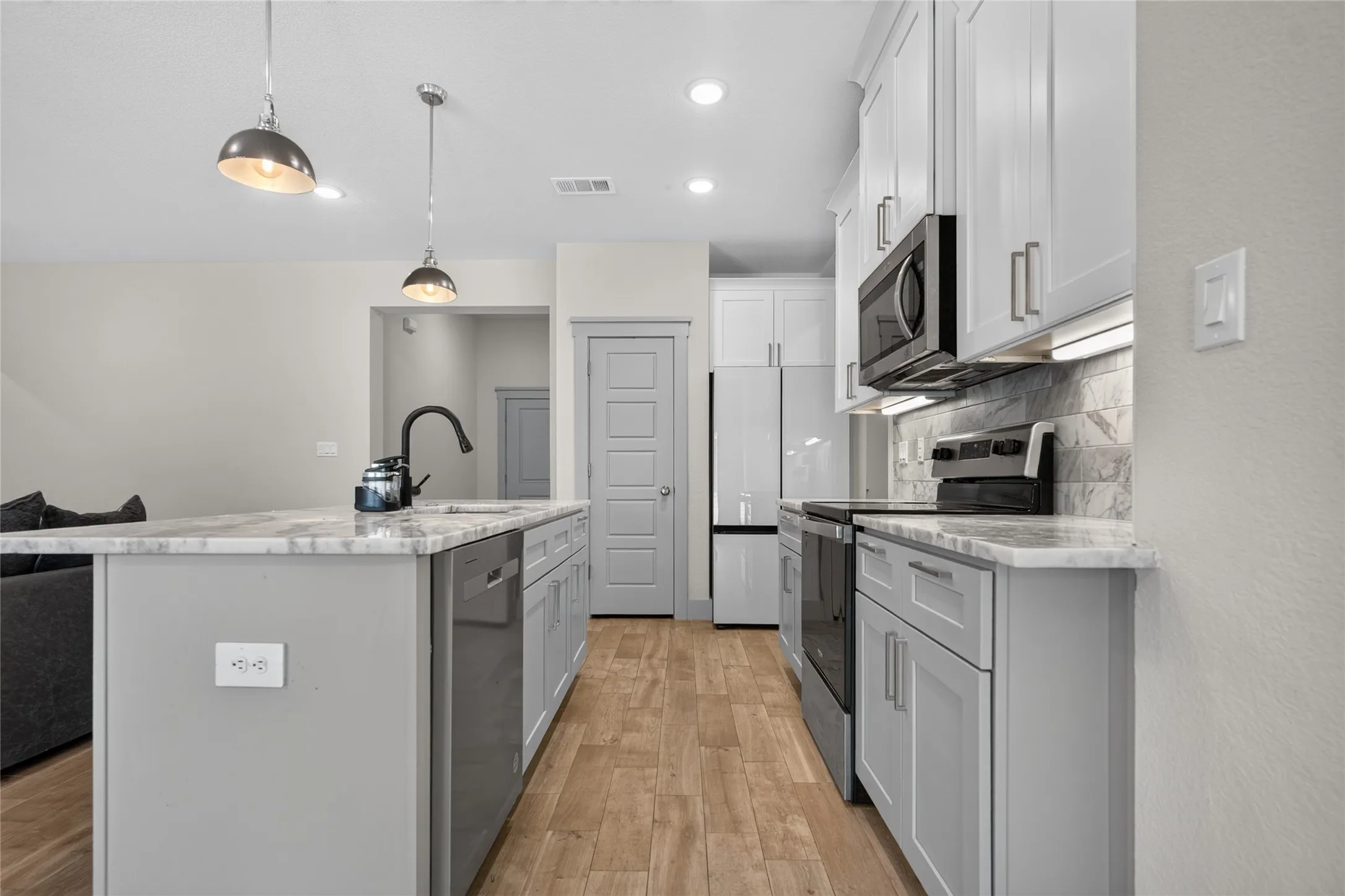 Single Family Residence For Sale in Hood County , 2308 Pedernales Court, Granbury, Texas 76048, 3 Bedroom, 2 Bathroom, 2 Garage spaces, 1,607 Sqft, built in 2023, mls#21378026, Real Estate Agent in Granbury, Homes For Sale in Hood county, Homes For Sale in Granbury, Realtor in Granbury Texas, Real Estate Brokerage Independent Realty Texas, Luminita Cordes Realtor