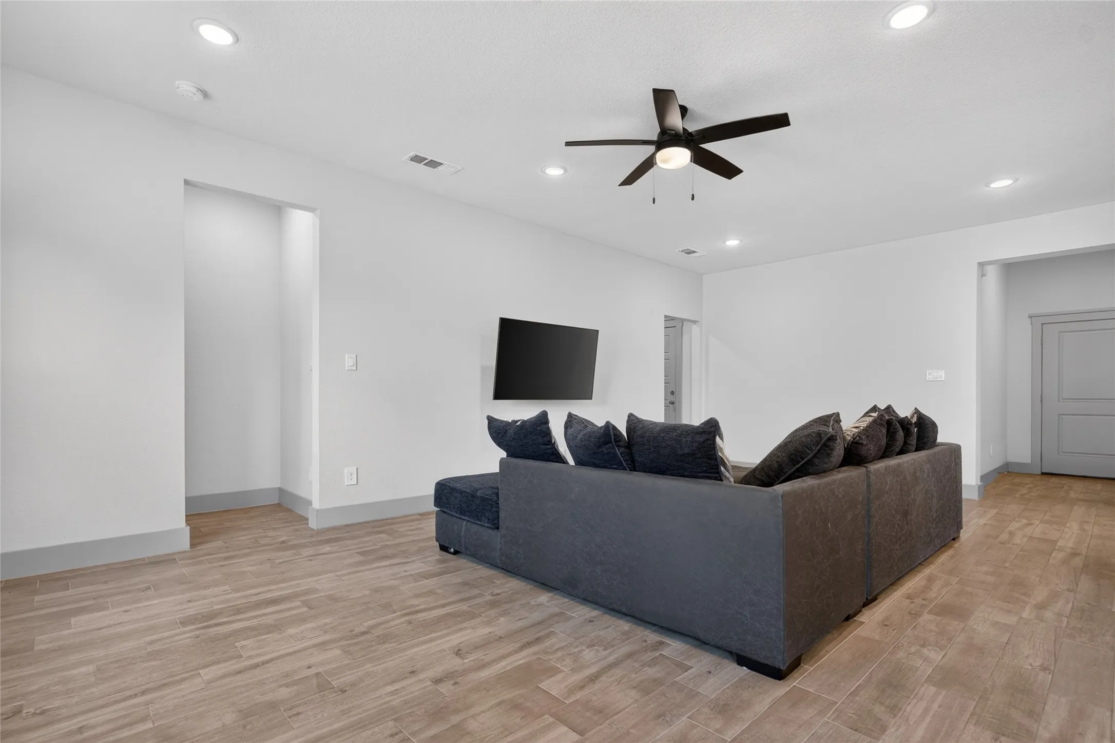 Single Family Residence For Sale in Hood County , 2308 Pedernales Court, Granbury, Texas 76048, 3 Bedroom, 2 Bathroom, 2 Garage spaces, 1,607 Sqft, built in 2023, mls#21378026, Real Estate Agent in Granbury, Homes For Sale in Hood county, Homes For Sale in Granbury, Realtor in Granbury Texas, Real Estate Brokerage Independent Realty Texas, Luminita Cordes Realtor