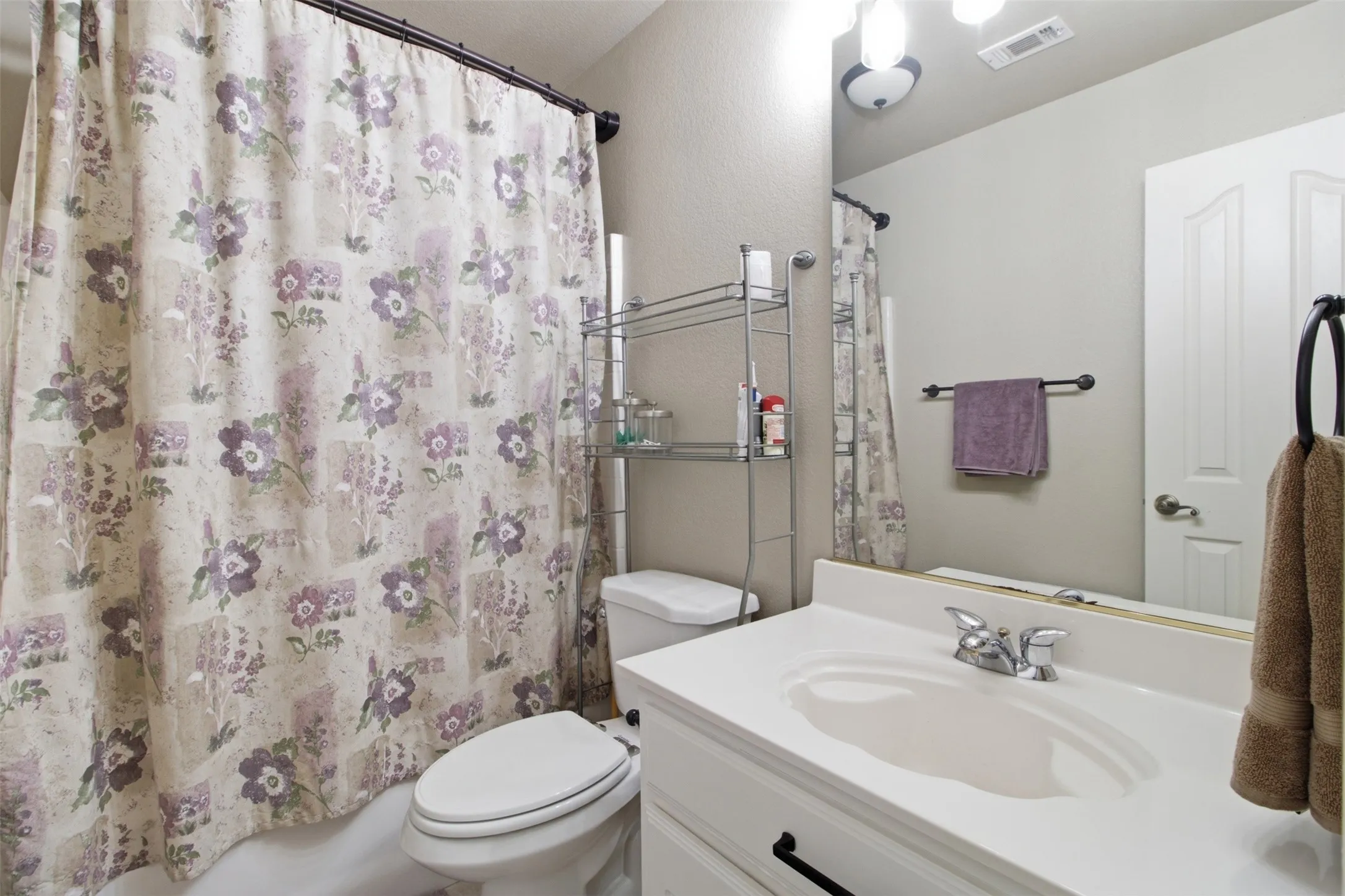 White vanity with an integrated sink and chrome faucet