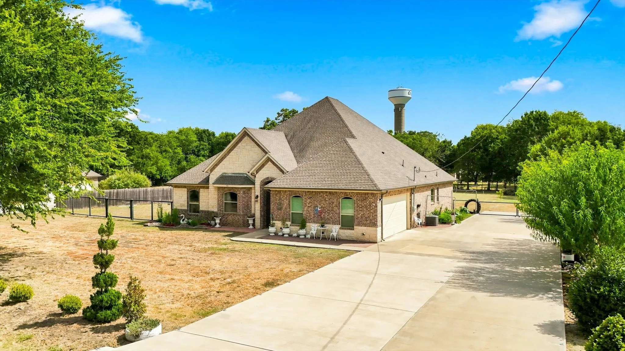 Single Family Residence For Sale in Ellis County , 113 Silverwood Drive, Ovilla, Texas 75154, 4 Bedroom, 3 Bathroom, 2 Garage spaces, 3,000 Sqft, built in 2018, mls#21377792, Real Estate Agent in Ovilla, Homes For Sale in Ellis county, Homes For Sale in Ovilla, Realtor in Ovilla Texas, Real Estate Brokerage Independent Realty Texas, Luminita Cordes Realtor