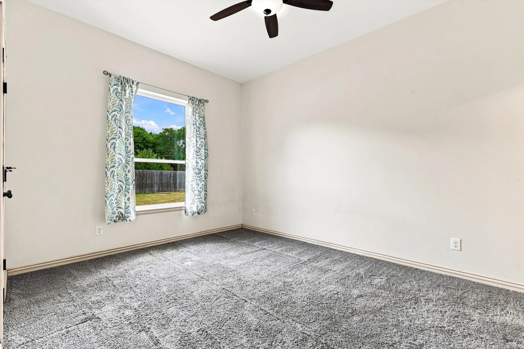 Single Family Residence For Sale in Ellis County , 113 Silverwood Drive, Ovilla, Texas 75154, 4 Bedroom, 3 Bathroom, 2 Garage spaces, 3,000 Sqft, built in 2018, mls#21377792, Real Estate Agent in Ovilla, Homes For Sale in Ellis county, Homes For Sale in Ovilla, Realtor in Ovilla Texas, Real Estate Brokerage Independent Realty Texas, Luminita Cordes Realtor