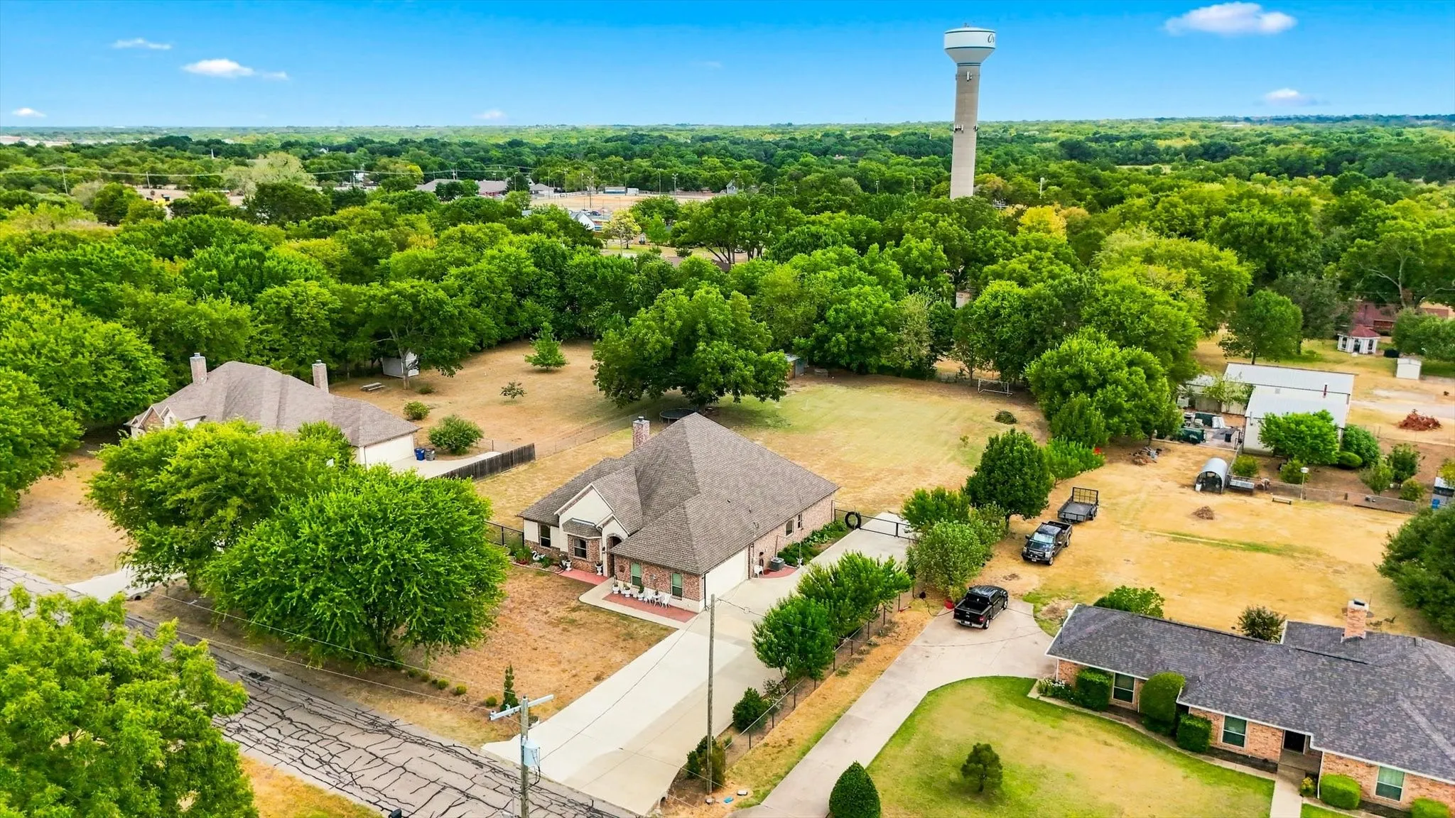 Single Family Residence For Sale in Ellis County , 113 Silverwood Drive, Ovilla, Texas 75154, 4 Bedroom, 3 Bathroom, 2 Garage spaces, 3,000 Sqft, built in 2018, mls#21377792, Real Estate Agent in Ovilla, Homes For Sale in Ellis county, Homes For Sale in Ovilla, Realtor in Ovilla Texas, Real Estate Brokerage Independent Realty Texas, Luminita Cordes Realtor