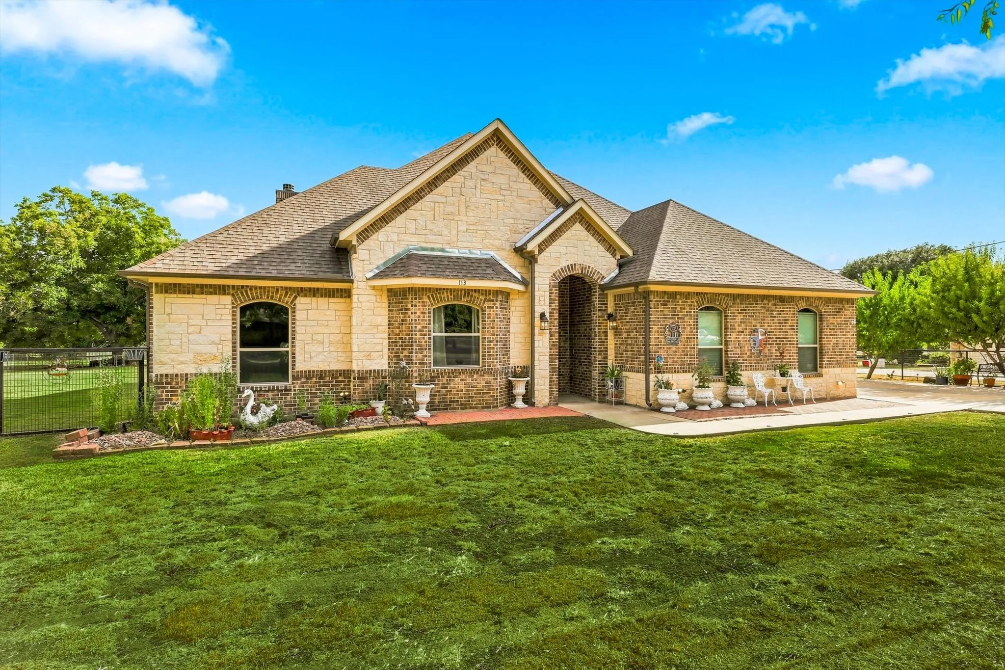 Single Family Residence For Sale in Ellis County , 113 Silverwood Drive, Ovilla, Texas 75154, 4 Bedroom, 3 Bathroom, 2 Garage spaces, 3,000 Sqft, built in 2018, mls#21377792, Real Estate Agent in Ovilla, Homes For Sale in Ellis county, Homes For Sale in Ovilla, Realtor in Ovilla Texas, Real Estate Brokerage Independent Realty Texas, Luminita Cordes Realtor