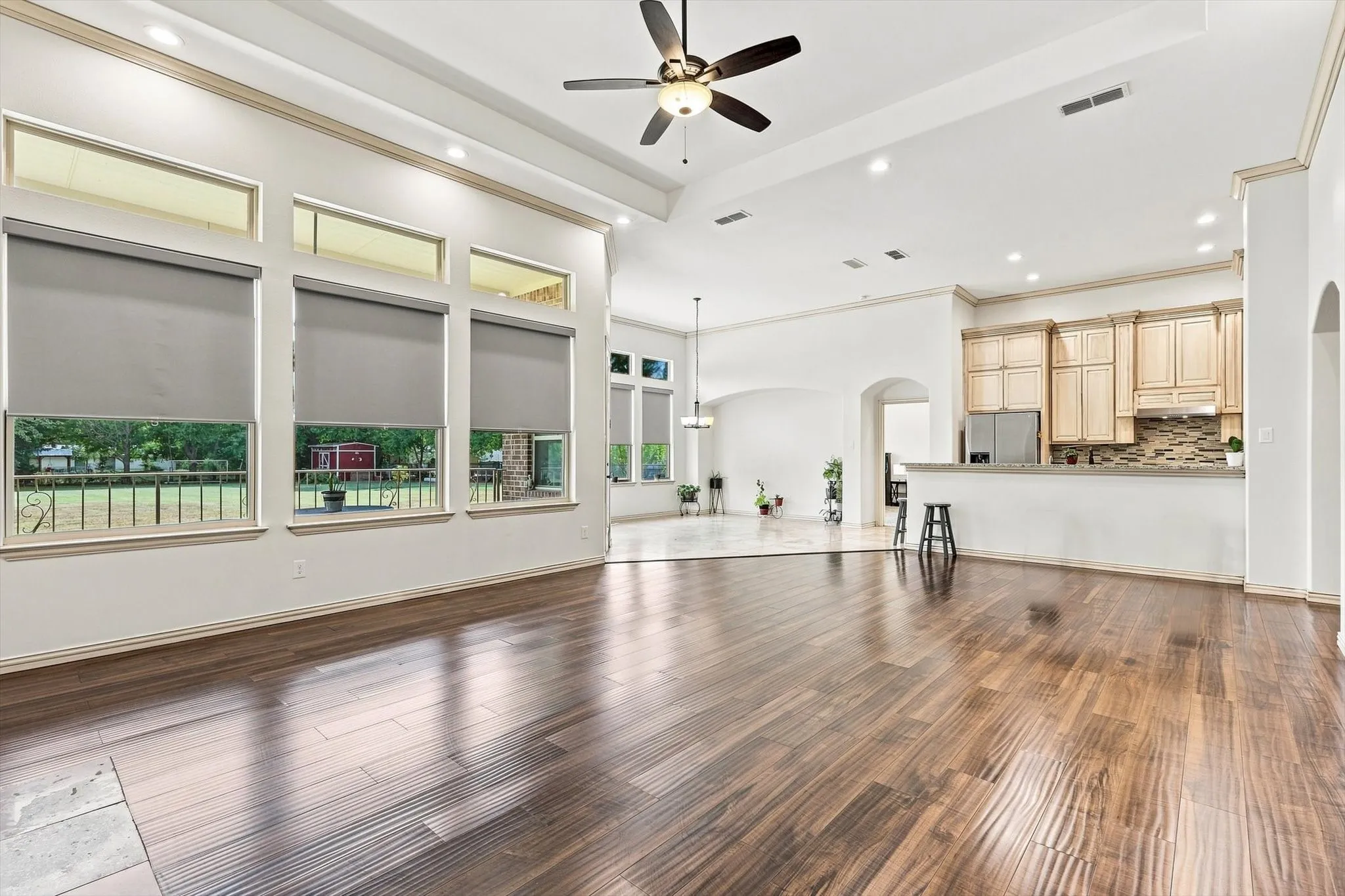Single Family Residence For Sale in Ellis County , 113 Silverwood Drive, Ovilla, Texas 75154, 4 Bedroom, 3 Bathroom, 2 Garage spaces, 3,000 Sqft, built in 2018, mls#21377792, Real Estate Agent in Ovilla, Homes For Sale in Ellis county, Homes For Sale in Ovilla, Realtor in Ovilla Texas, Real Estate Brokerage Independent Realty Texas, Luminita Cordes Realtor