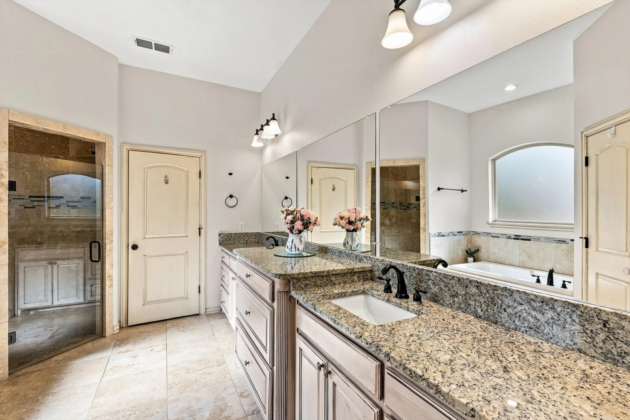 Single Family Residence For Sale in Ellis County , 113 Silverwood Drive, Ovilla, Texas 75154, 4 Bedroom, 3 Bathroom, 2 Garage spaces, 3,000 Sqft, built in 2018, mls#21377792, Real Estate Agent in Ovilla, Homes For Sale in Ellis county, Homes For Sale in Ovilla, Realtor in Ovilla Texas, Real Estate Brokerage Independent Realty Texas, Luminita Cordes Realtor
