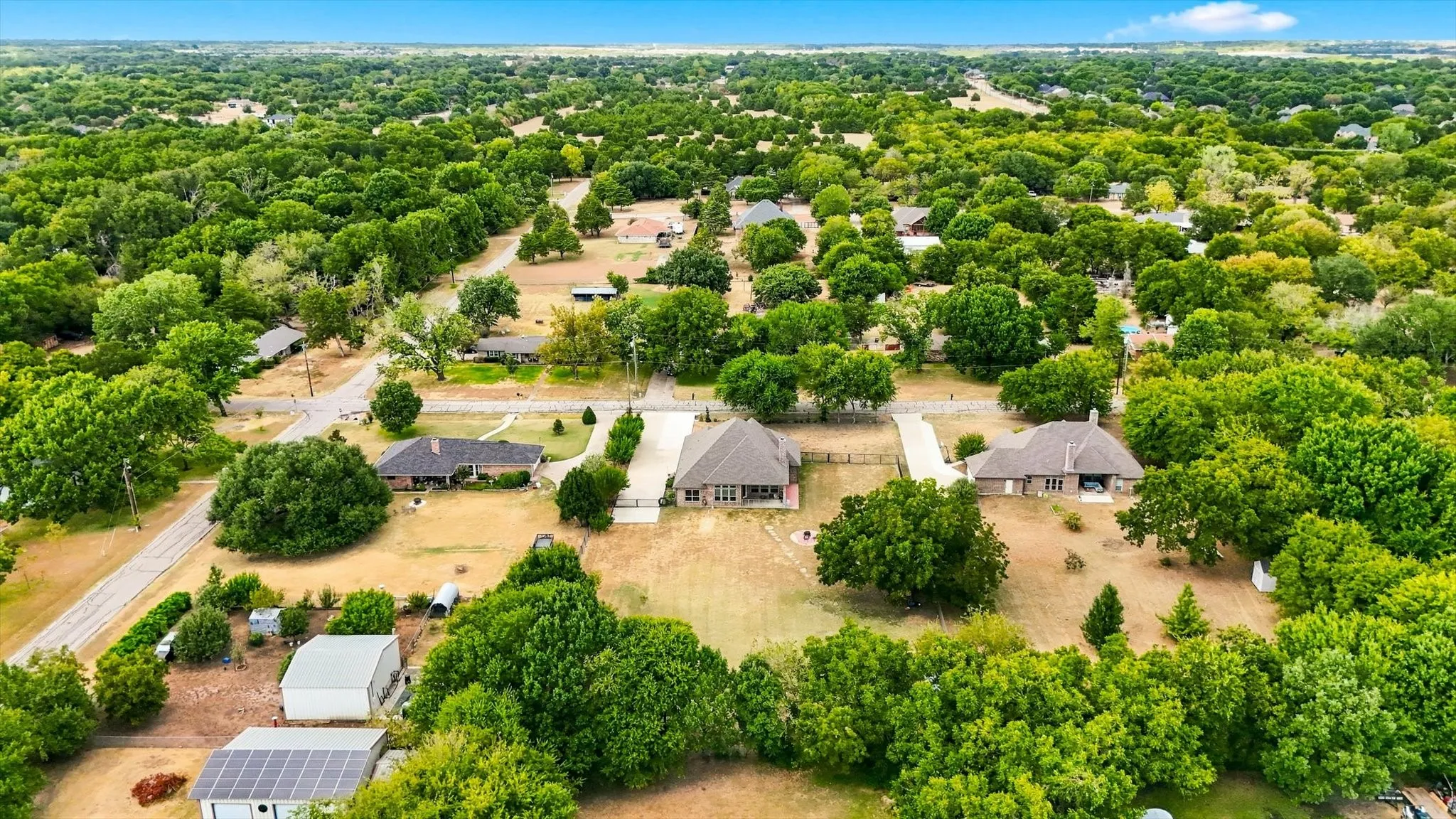 Single Family Residence For Sale in Ellis County , 113 Silverwood Drive, Ovilla, Texas 75154, 4 Bedroom, 3 Bathroom, 2 Garage spaces, 3,000 Sqft, built in 2018, mls#21377792, Real Estate Agent in Ovilla, Homes For Sale in Ellis county, Homes For Sale in Ovilla, Realtor in Ovilla Texas, Real Estate Brokerage Independent Realty Texas, Luminita Cordes Realtor