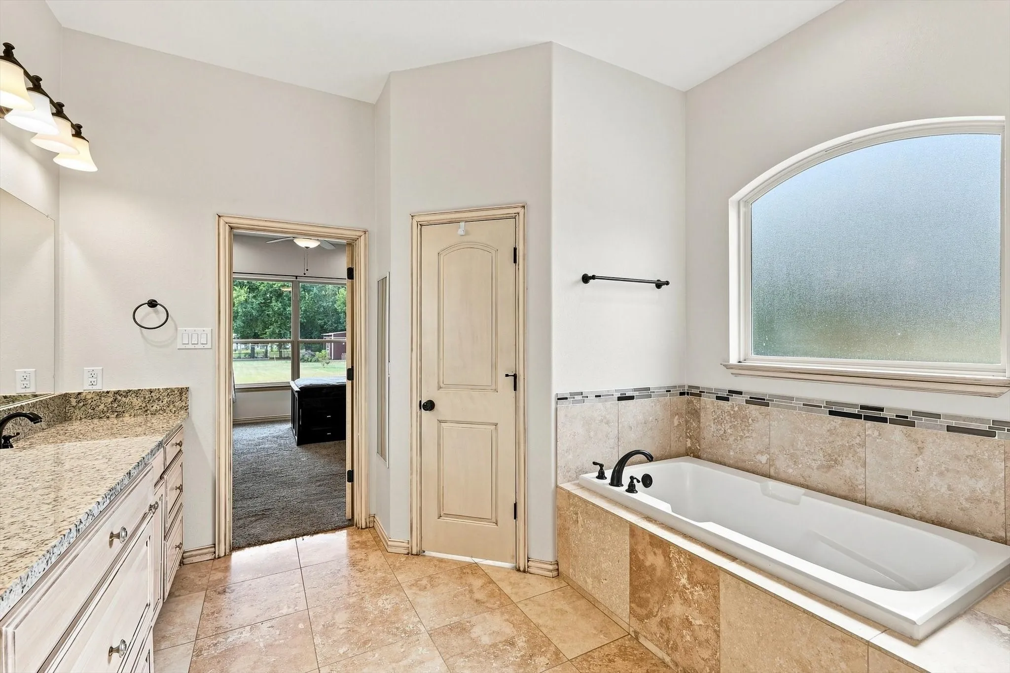 Single Family Residence For Sale in Ellis County , 113 Silverwood Drive, Ovilla, Texas 75154, 4 Bedroom, 3 Bathroom, 2 Garage spaces, 3,000 Sqft, built in 2018, mls#21377792, Real Estate Agent in Ovilla, Homes For Sale in Ellis county, Homes For Sale in Ovilla, Realtor in Ovilla Texas, Real Estate Brokerage Independent Realty Texas, Luminita Cordes Realtor