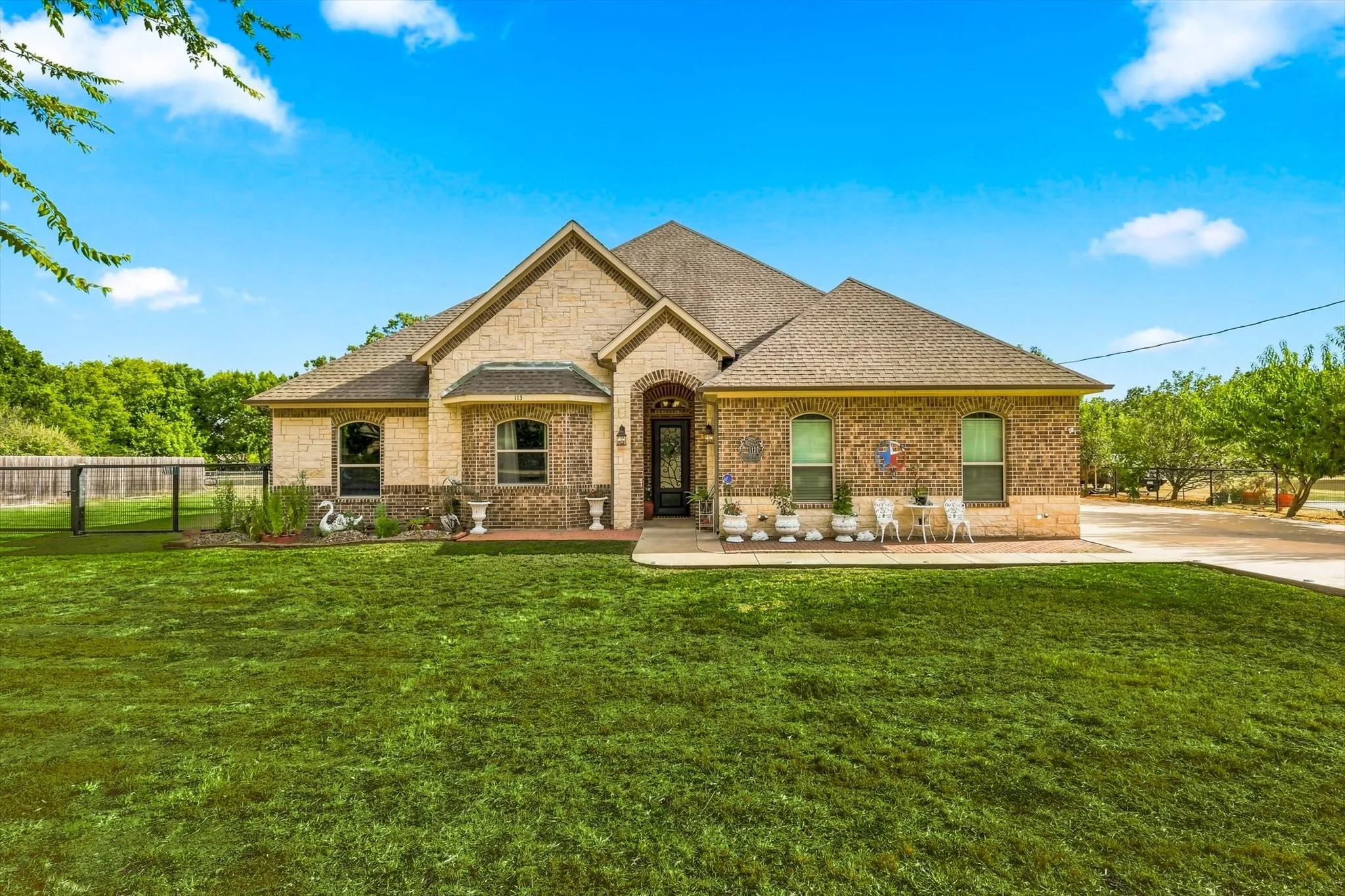 Single Family Residence For Sale in Ellis County , 113 Silverwood Drive, Ovilla, Texas 75154, 4 Bedroom, 3 Bathroom, 2 Garage spaces, 3,000 Sqft, built in 2018, mls#21377792, Real Estate Agent in Ovilla, Homes For Sale in Ellis county, Homes For Sale in Ovilla, Realtor in Ovilla Texas, Real Estate Brokerage Independent Realty Texas, Luminita Cordes Realtor