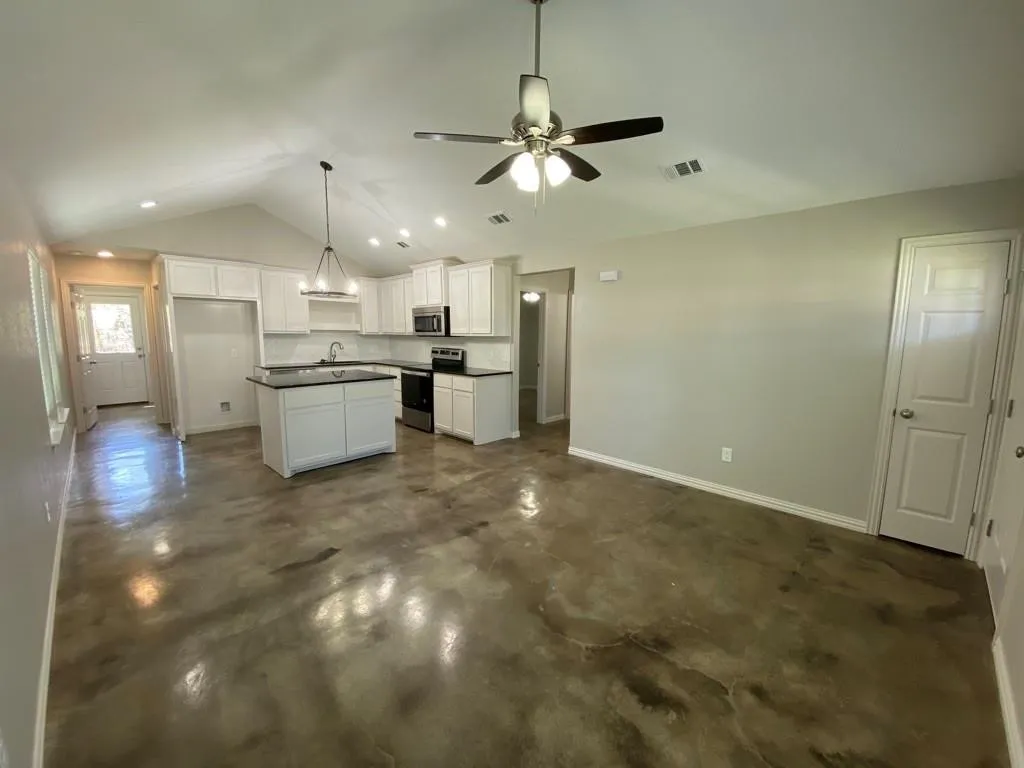 Single Family Residence For Rent in Grayson County , 1017 S Scullin Avenue, Denison, Texas 75020, 3 Bedroom, 2 Bathroom, Garage spaces, 1,064 Sqft, built in 2022, mls#21378046, Real Estate Agent in Denison, Homes For Rent in Grayson county, Homes For Rent in Denison, Realtor in Denison Texas, Real Estate Brokerage Independent Realty Texas, Luminita Cordes Realtor