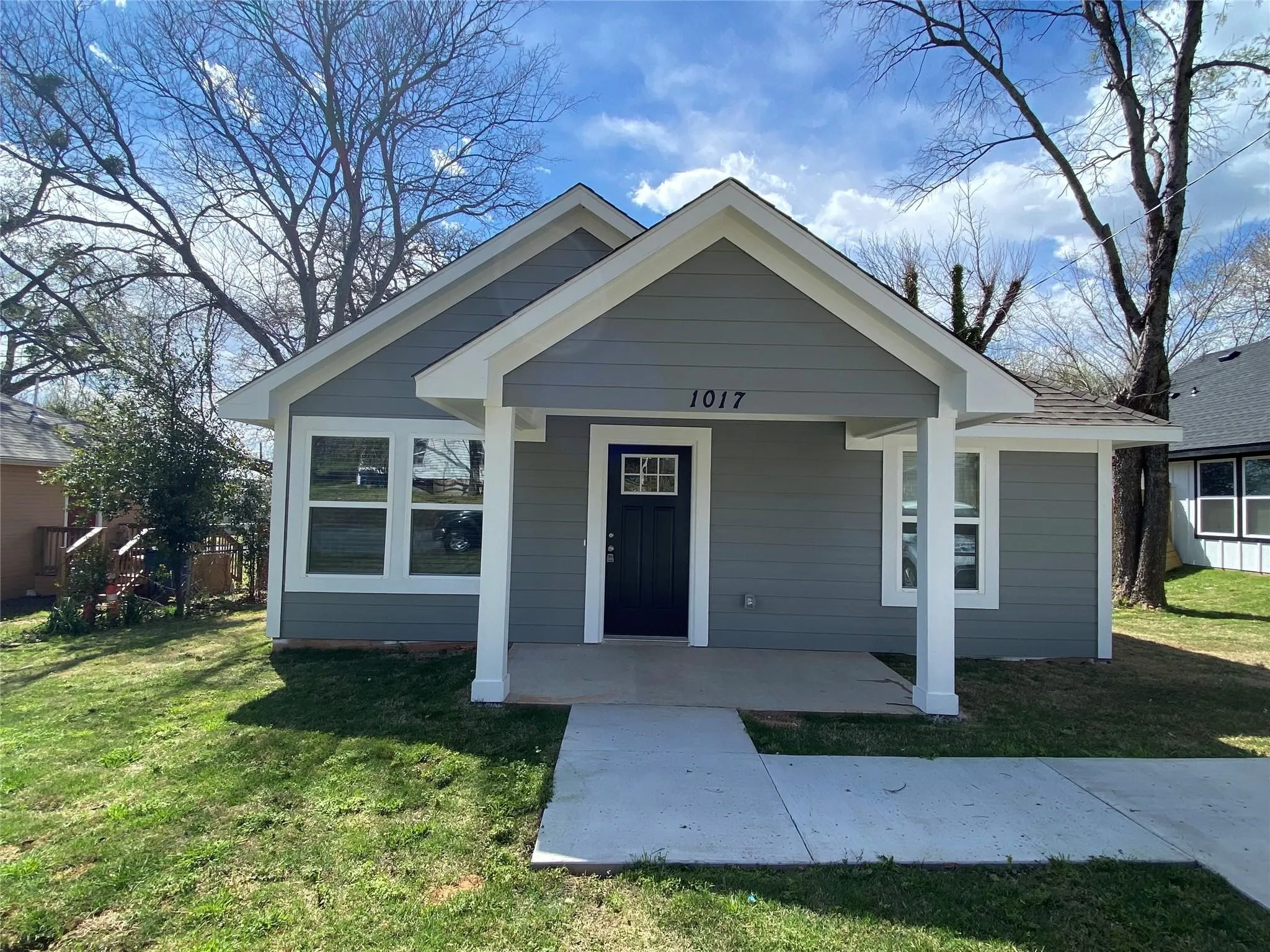 Single Family Residence For Rent in Grayson County , 1017 S Scullin Avenue, Denison, Texas 75020, 3 Bedroom, 2 Bathroom, Garage spaces, 1,064 Sqft, built in 2022, mls#21378046, Real Estate Agent in Denison, Homes For Rent in Grayson county, Homes For Rent in Denison, Realtor in Denison Texas, Real Estate Brokerage Independent Realty Texas, Luminita Cordes Realtor