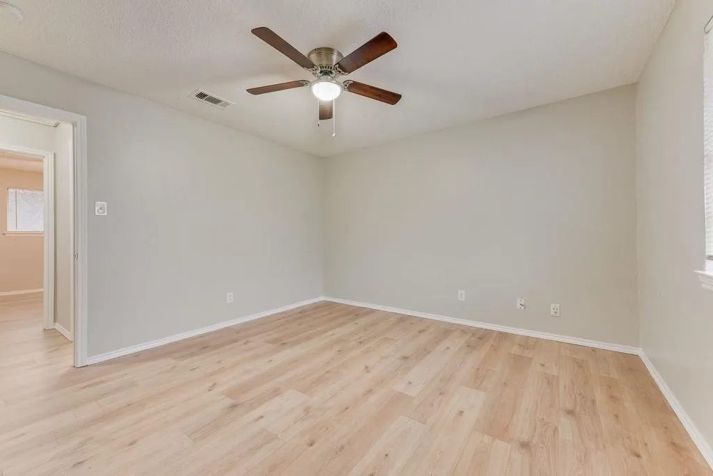 Townhouse For Rent in Tarrant County , 1728 sanford J, Arlington, Texas 76012, 2 Bedroom, 2 Bathroom, Garage spaces, 1,108 Sqft, built in 1972, mls#21378047, Real Estate Agent in Arlington, Homes For Rent in Tarrant county, Homes For Rent in Arlington, Realtor in Arlington Texas, Real Estate Brokerage Independent Realty Texas, Luminita Cordes Realtor