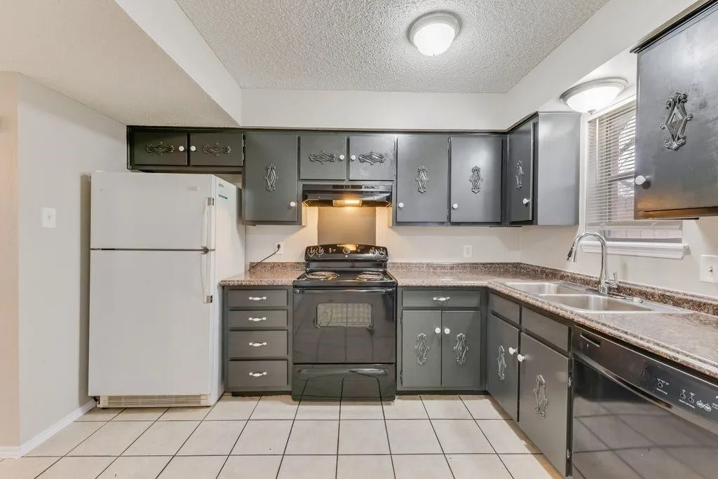 Townhouse For Rent in Tarrant County , 1728 sanford J, Arlington, Texas 76012, 2 Bedroom, 2 Bathroom, Garage spaces, 1,108 Sqft, built in 1972, mls#21378047, Real Estate Agent in Arlington, Homes For Rent in Tarrant county, Homes For Rent in Arlington, Realtor in Arlington Texas, Real Estate Brokerage Independent Realty Texas, Luminita Cordes Realtor