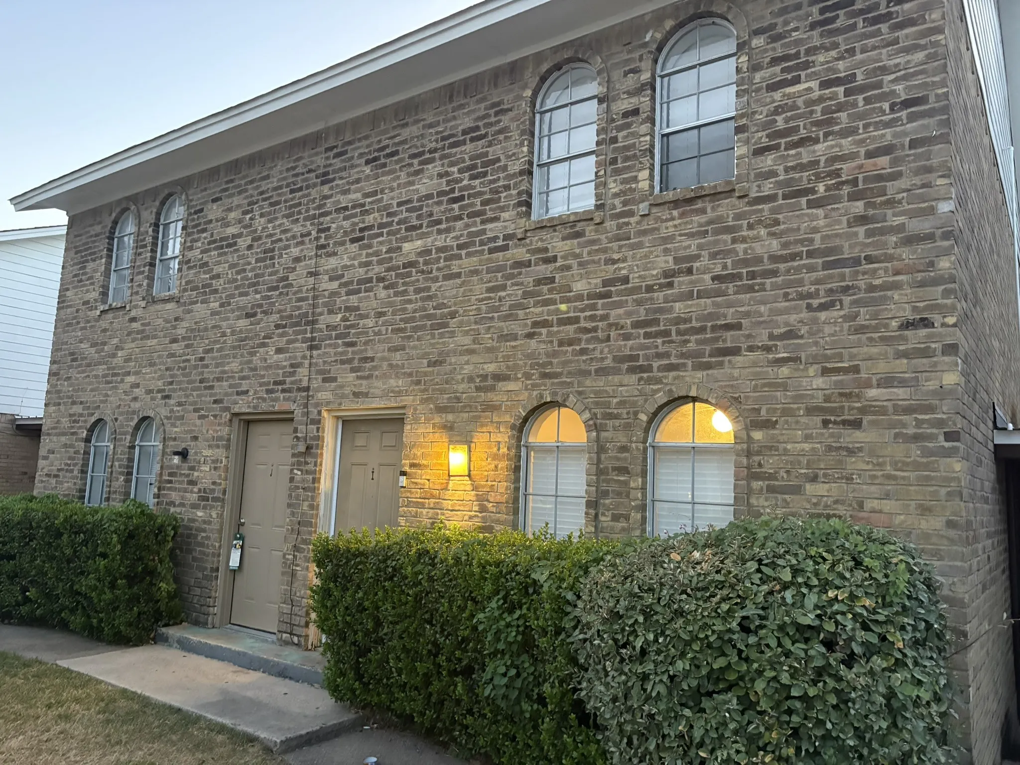 Townhouse For Rent in Tarrant County , 1728 sanford J, Arlington, Texas 76012, 2 Bedroom, 2 Bathroom, Garage spaces, 1,108 Sqft, built in 1972, mls#21378047, Real Estate Agent in Arlington, Homes For Rent in Tarrant county, Homes For Rent in Arlington, Realtor in Arlington Texas, Real Estate Brokerage Independent Realty Texas, Luminita Cordes Realtor
