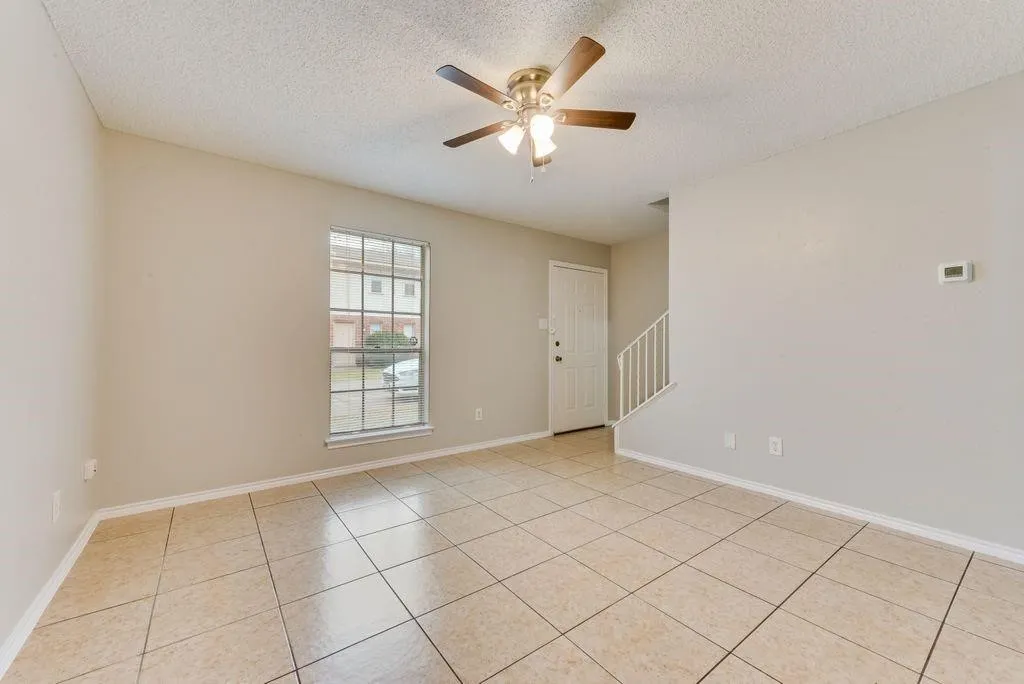 Townhouse For Rent in Tarrant County , 1728 sanford J, Arlington, Texas 76012, 2 Bedroom, 2 Bathroom, Garage spaces, 1,108 Sqft, built in 1972, mls#21378047, Real Estate Agent in Arlington, Homes For Rent in Tarrant county, Homes For Rent in Arlington, Realtor in Arlington Texas, Real Estate Brokerage Independent Realty Texas, Luminita Cordes Realtor
