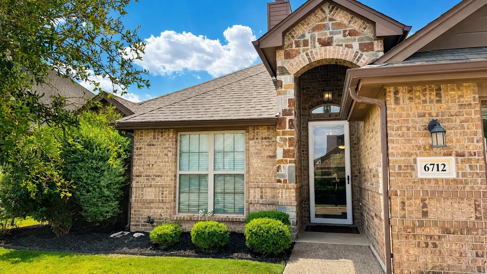 Single Family Residence For Sale in Tarrant County , 6712 Fire Dance Drive, Benbrook, Texas 76126, 3 Bedroom, 2 Bathroom, 2 Garage spaces, 2,076 Sqft, built in 2018, mls#21373026, Real Estate Agent in Benbrook, Homes For Sale in Tarrant county, Homes For Sale in Benbrook, Realtor in Benbrook Texas, Real Estate Brokerage Independent Realty Texas, Luminita Cordes Realtor