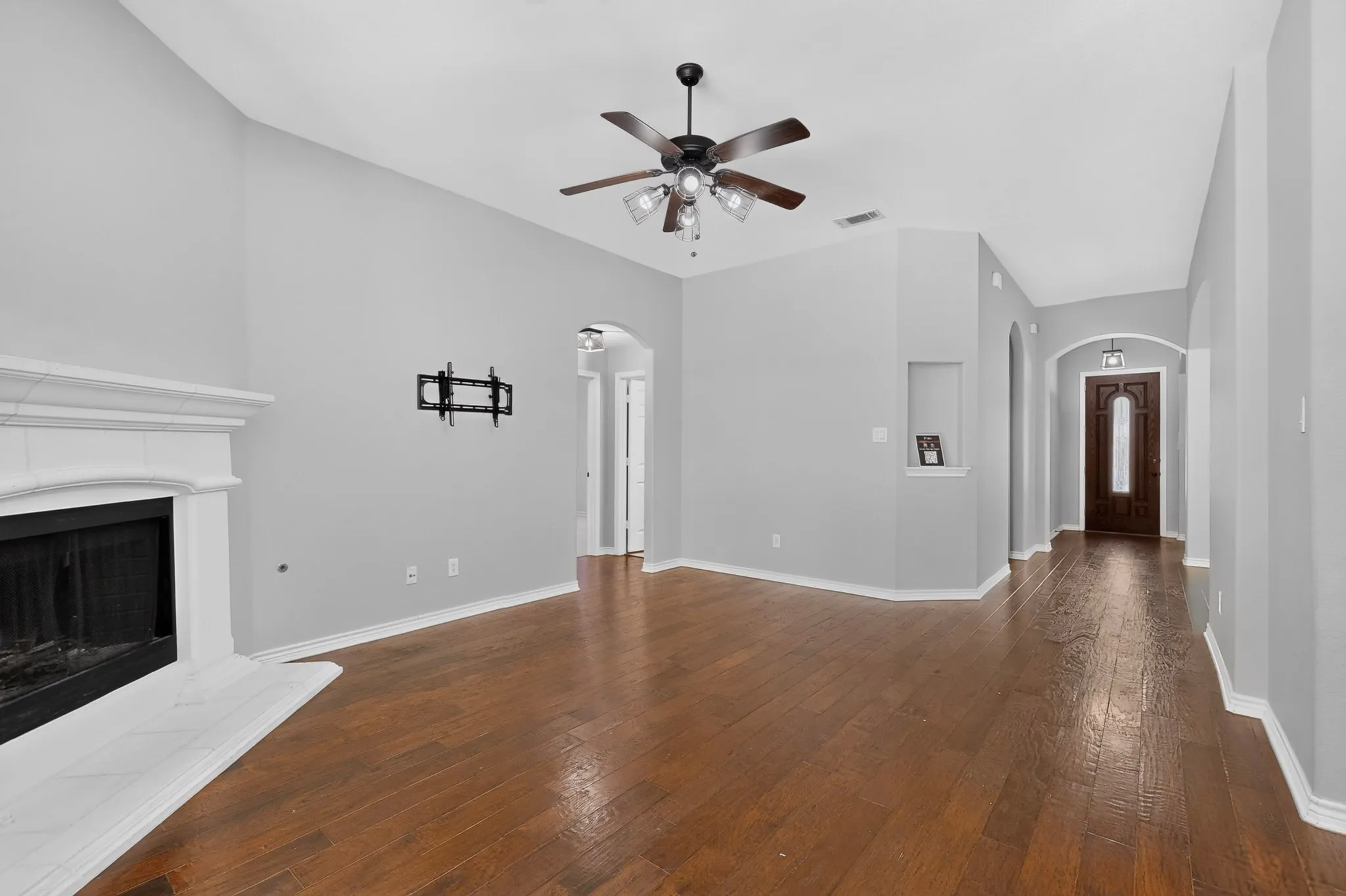 Single Family Residence For Rent in Denton County , 13237 Janet Drive, Frisco, Texas 75033, 3 Bedroom, 2 Bathroom, 2 Garage spaces, 1,902 Sqft, built in 2011, mls#21377983, Real Estate Agent in Frisco, Homes For Rent in Denton county, Homes For Rent in Frisco, Realtor in Frisco Texas, Real Estate Brokerage Independent Realty Texas, Luminita Cordes Realtor