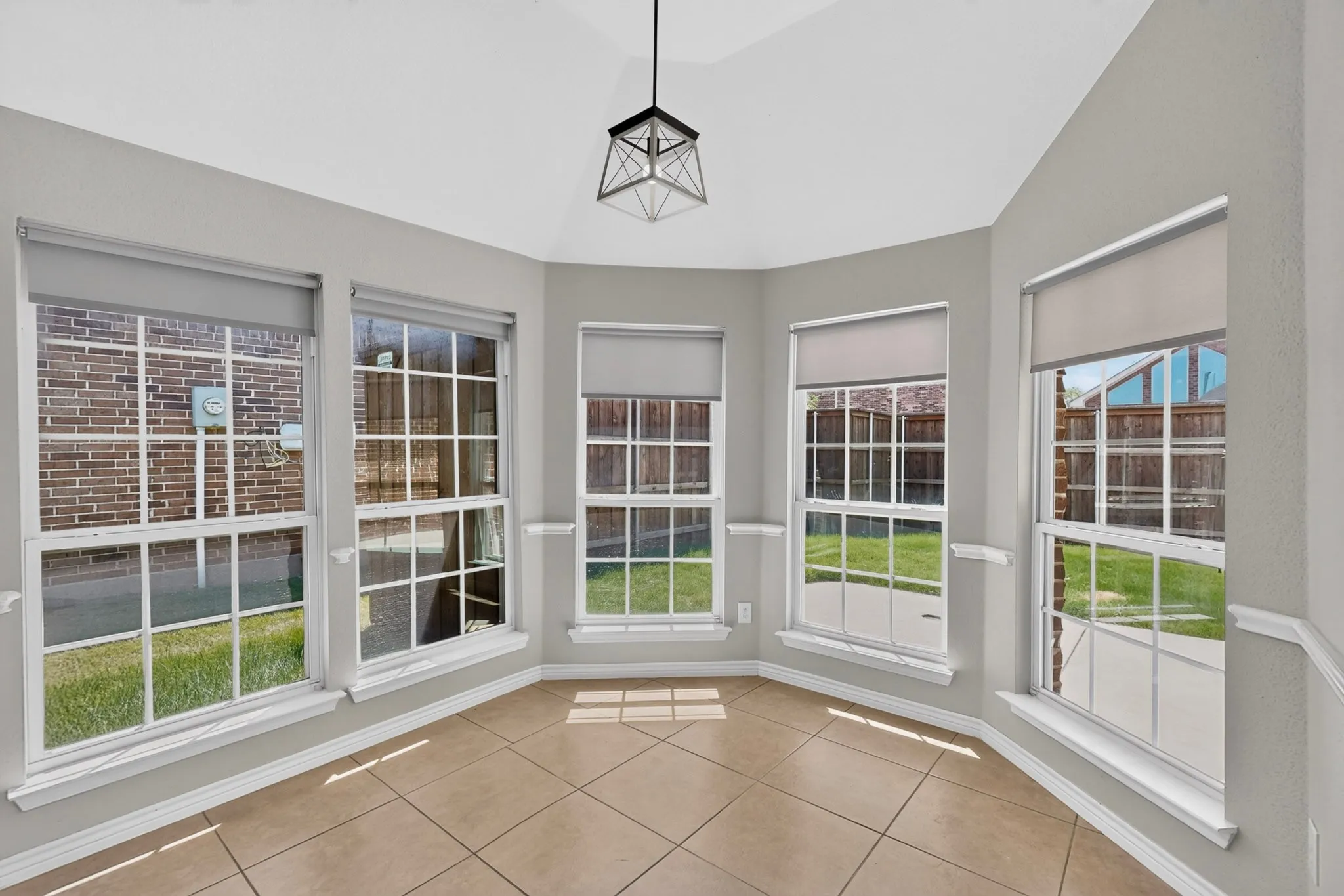 Single Family Residence For Rent in Denton County , 13237 Janet Drive, Frisco, Texas 75033, 3 Bedroom, 2 Bathroom, 2 Garage spaces, 1,902 Sqft, built in 2011, mls#21377983, Real Estate Agent in Frisco, Homes For Rent in Denton county, Homes For Rent in Frisco, Realtor in Frisco Texas, Real Estate Brokerage Independent Realty Texas, Luminita Cordes Realtor
