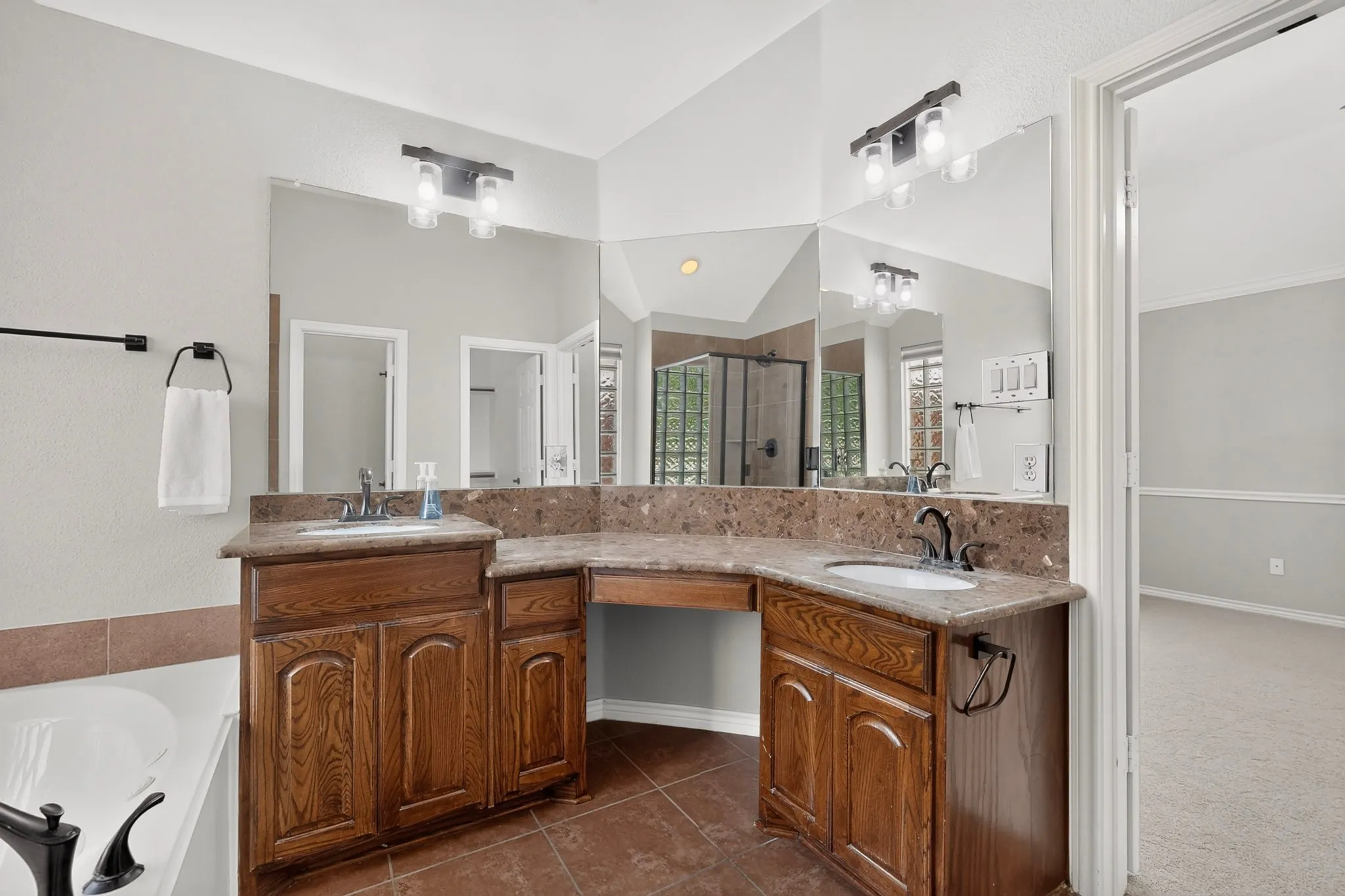 Single Family Residence For Rent in Denton County , 13237 Janet Drive, Frisco, Texas 75033, 3 Bedroom, 2 Bathroom, 2 Garage spaces, 1,902 Sqft, built in 2011, mls#21377983, Real Estate Agent in Frisco, Homes For Rent in Denton county, Homes For Rent in Frisco, Realtor in Frisco Texas, Real Estate Brokerage Independent Realty Texas, Luminita Cordes Realtor