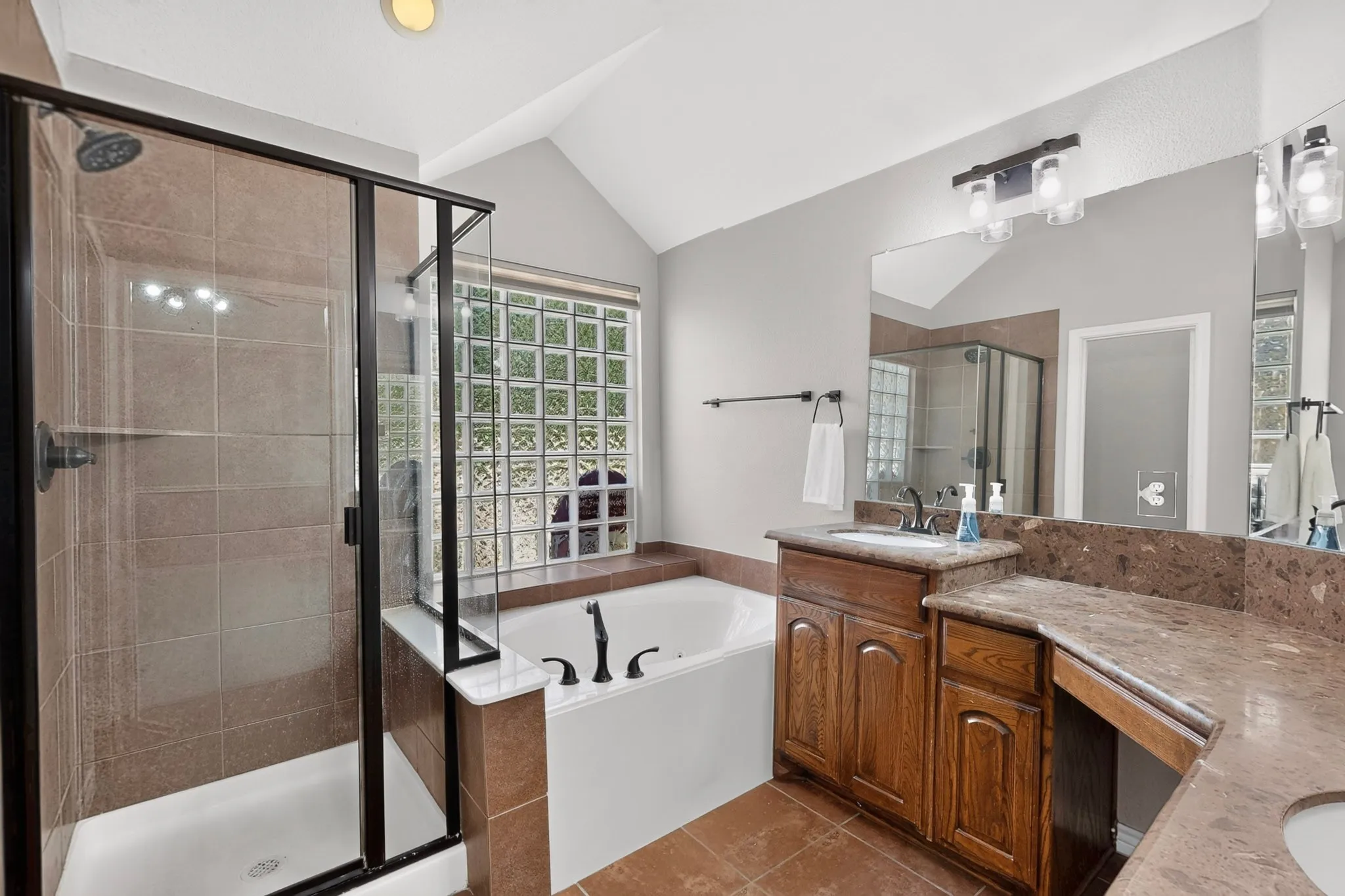Single Family Residence For Rent in Denton County , 13237 Janet Drive, Frisco, Texas 75033, 3 Bedroom, 2 Bathroom, 2 Garage spaces, 1,902 Sqft, built in 2011, mls#21377983, Real Estate Agent in Frisco, Homes For Rent in Denton county, Homes For Rent in Frisco, Realtor in Frisco Texas, Real Estate Brokerage Independent Realty Texas, Luminita Cordes Realtor