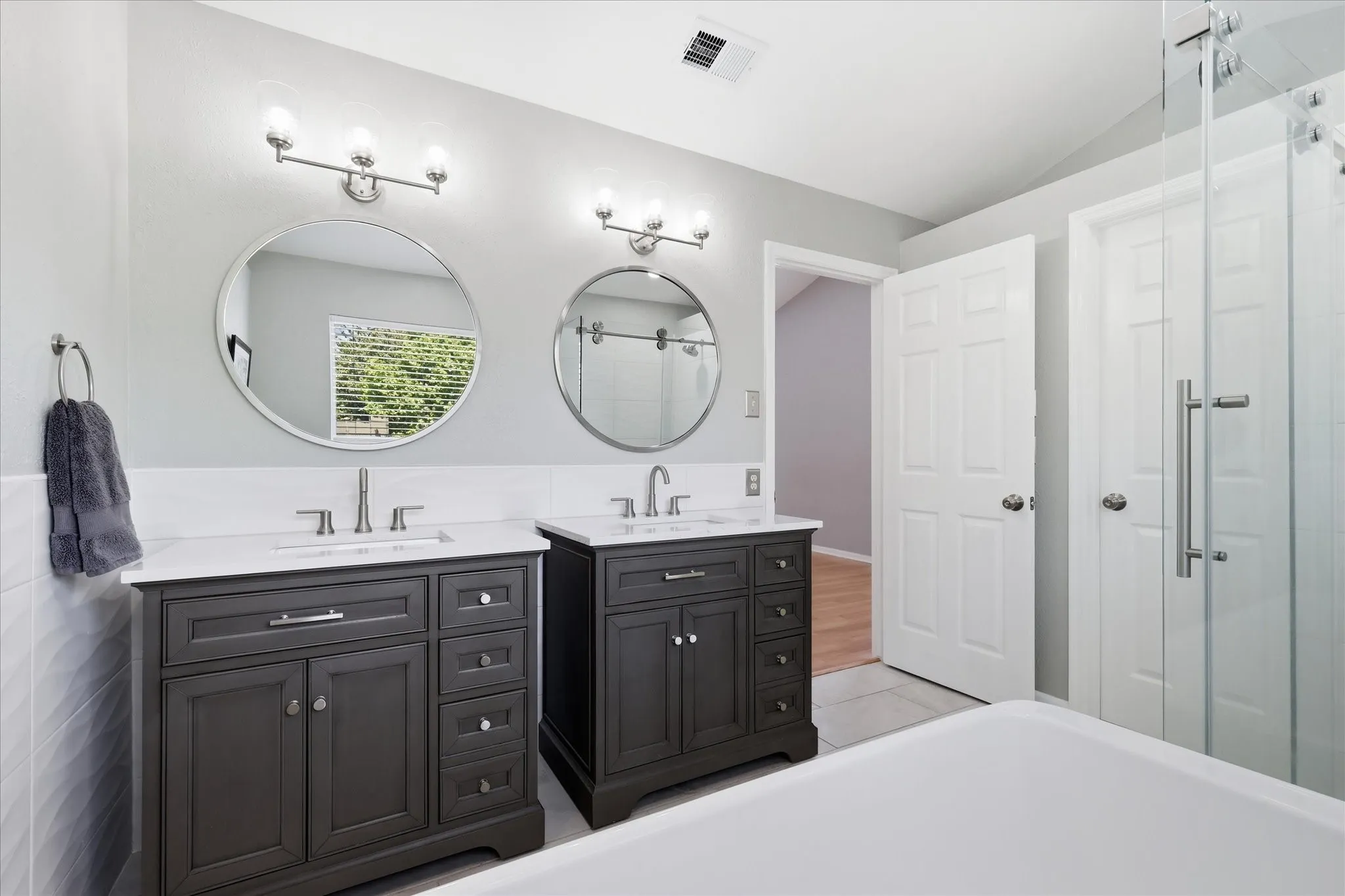 Single Family Residence For Sale in Denton County , 1636 Fuqua Drive, Flower Mound, Texas 75028, 4 Bedroom, 3 Bathroom, 2 Garage spaces, 2,730 Sqft, built in 1989, mls#21376731, Real Estate Agent in Flower Mound, Homes For Sale in Denton county, Homes For Sale in Flower Mound, Realtor in Flower Mound Texas, Real Estate Brokerage Independent Realty Texas, Luminita Cordes Realtor