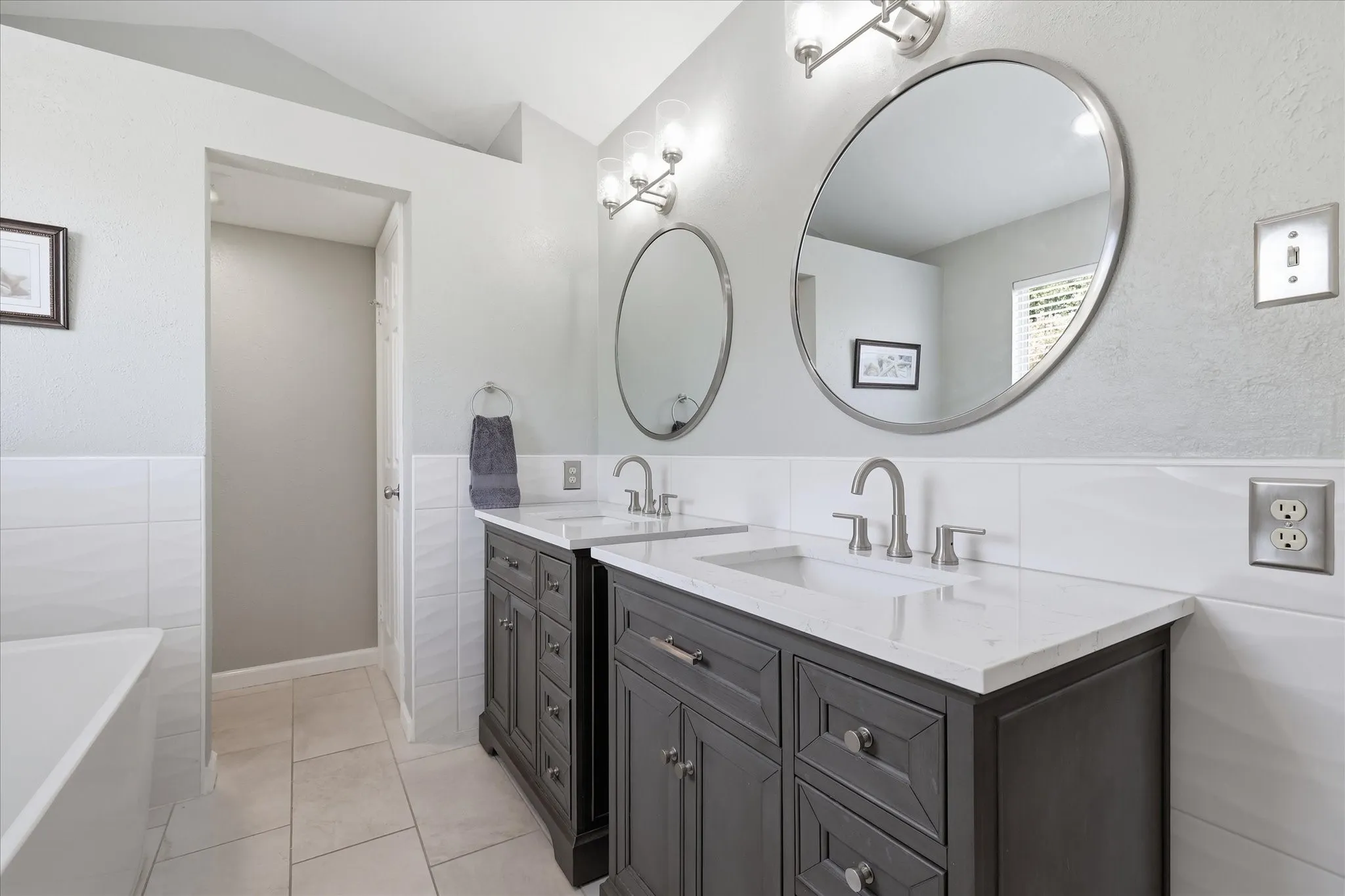 Single Family Residence For Sale in Denton County , 1636 Fuqua Drive, Flower Mound, Texas 75028, 4 Bedroom, 3 Bathroom, 2 Garage spaces, 2,730 Sqft, built in 1989, mls#21376731, Real Estate Agent in Flower Mound, Homes For Sale in Denton county, Homes For Sale in Flower Mound, Realtor in Flower Mound Texas, Real Estate Brokerage Independent Realty Texas, Luminita Cordes Realtor