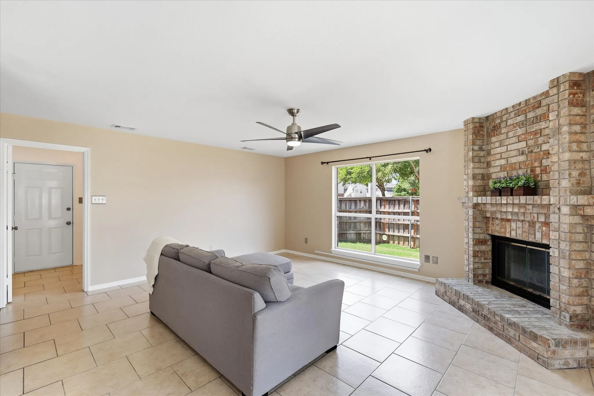 Single Family Residence For Sale in Denton County , 1636 Fuqua Drive, Flower Mound, Texas 75028, 4 Bedroom, 3 Bathroom, 2 Garage spaces, 2,730 Sqft, built in 1989, mls#21376731, Real Estate Agent in Flower Mound, Homes For Sale in Denton county, Homes For Sale in Flower Mound, Realtor in Flower Mound Texas, Real Estate Brokerage Independent Realty Texas, Luminita Cordes Realtor