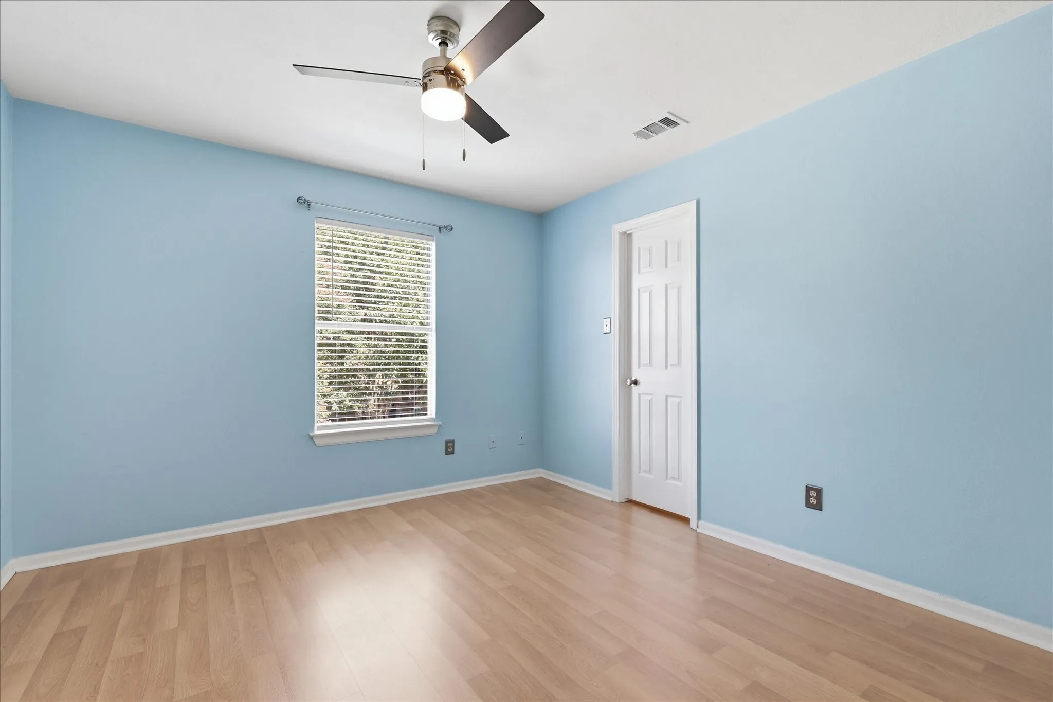Single Family Residence For Sale in Denton County , 1636 Fuqua Drive, Flower Mound, Texas 75028, 4 Bedroom, 3 Bathroom, 2 Garage spaces, 2,730 Sqft, built in 1989, mls#21376731, Real Estate Agent in Flower Mound, Homes For Sale in Denton county, Homes For Sale in Flower Mound, Realtor in Flower Mound Texas, Real Estate Brokerage Independent Realty Texas, Luminita Cordes Realtor