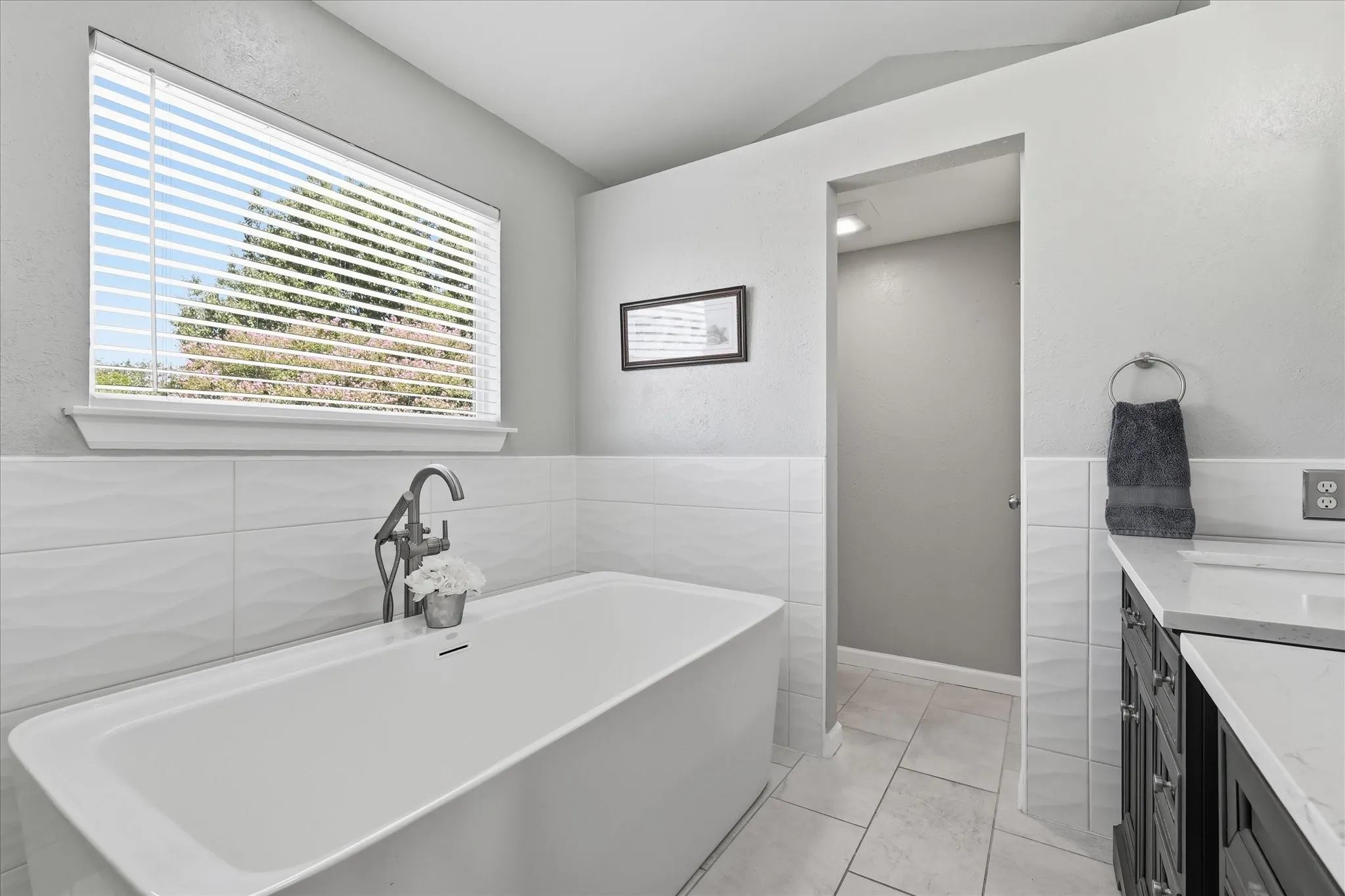 Single Family Residence For Sale in Denton County , 1636 Fuqua Drive, Flower Mound, Texas 75028, 4 Bedroom, 3 Bathroom, 2 Garage spaces, 2,730 Sqft, built in 1989, mls#21376731, Real Estate Agent in Flower Mound, Homes For Sale in Denton county, Homes For Sale in Flower Mound, Realtor in Flower Mound Texas, Real Estate Brokerage Independent Realty Texas, Luminita Cordes Realtor