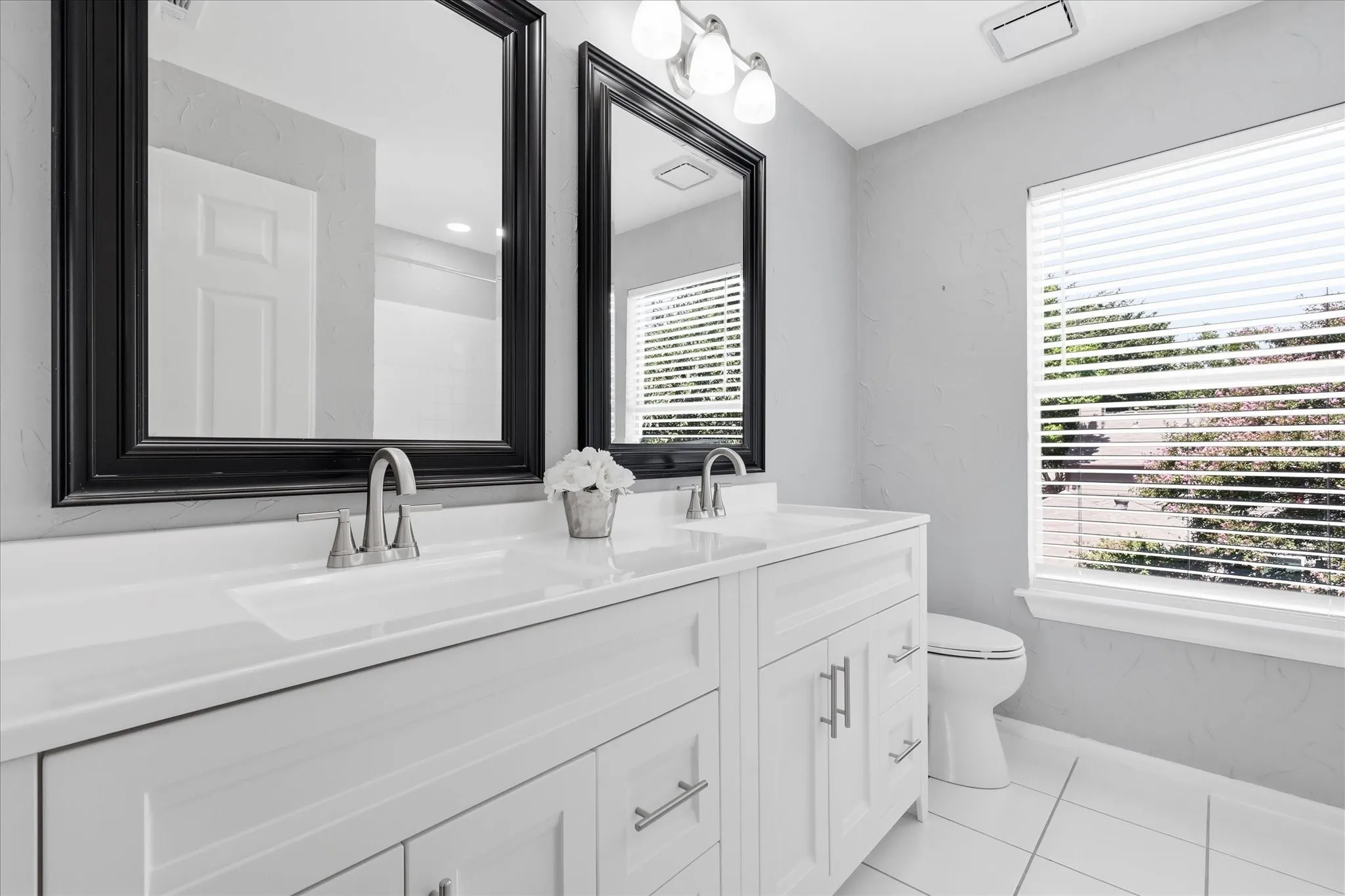 Single Family Residence For Sale in Denton County , 1636 Fuqua Drive, Flower Mound, Texas 75028, 4 Bedroom, 3 Bathroom, 2 Garage spaces, 2,730 Sqft, built in 1989, mls#21376731, Real Estate Agent in Flower Mound, Homes For Sale in Denton county, Homes For Sale in Flower Mound, Realtor in Flower Mound Texas, Real Estate Brokerage Independent Realty Texas, Luminita Cordes Realtor