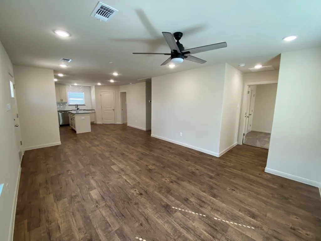 Single Family Residence For Rent in Grayson County , 420 E Shepherd Street, Denison, Texas 75021, 3 Bedroom, 2 Bathroom, Garage spaces, 973 Sqft, built in 2022, mls#21378056, Real Estate Agent in Denison, Homes For Rent in Grayson county, Homes For Rent in Denison, Realtor in Denison Texas, Real Estate Brokerage Independent Realty Texas, Luminita Cordes Realtor