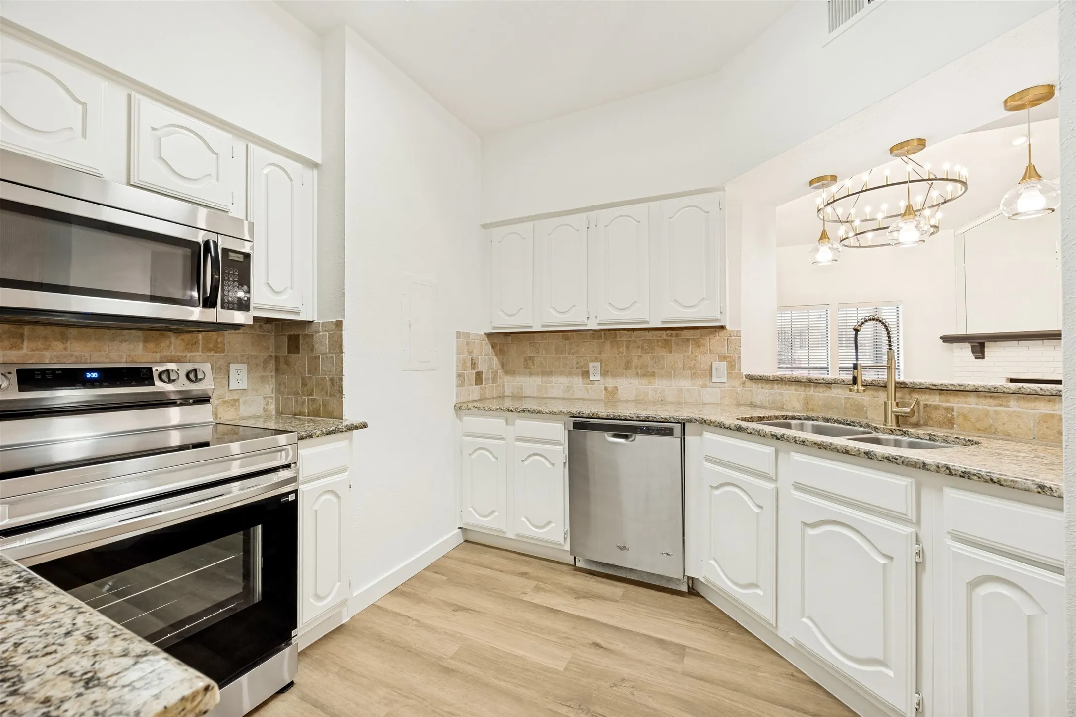 Condominium For Sale in Dallas County , 2835 Keller Springs Road 805, Carrollton, Texas 75006, 2 Bedroom, 3 Bathroom, Garage spaces, 1,225 Sqft, built in 1982, mls#21378057, Real Estate Agent in Carrollton, Homes For Sale in Dallas county, Homes For Sale in Carrollton, Realtor in Carrollton Texas, Real Estate Brokerage Independent Realty Texas, Luminita Cordes Realtor