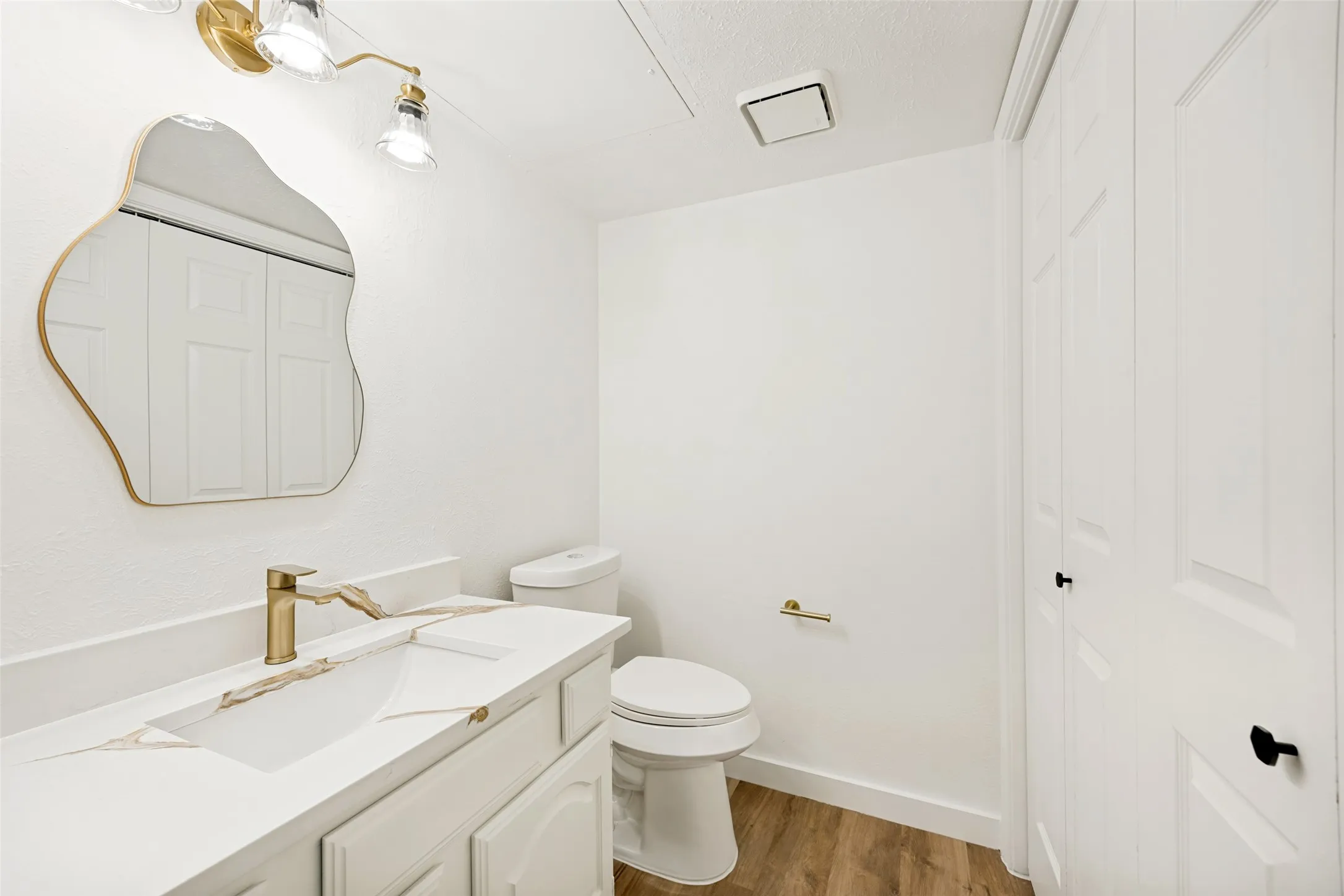 Condominium For Sale in Dallas County , 2835 Keller Springs Road 805, Carrollton, Texas 75006, 2 Bedroom, 3 Bathroom, Garage spaces, 1,225 Sqft, built in 1982, mls#21378057, Real Estate Agent in Carrollton, Homes For Sale in Dallas county, Homes For Sale in Carrollton, Realtor in Carrollton Texas, Real Estate Brokerage Independent Realty Texas, Luminita Cordes Realtor