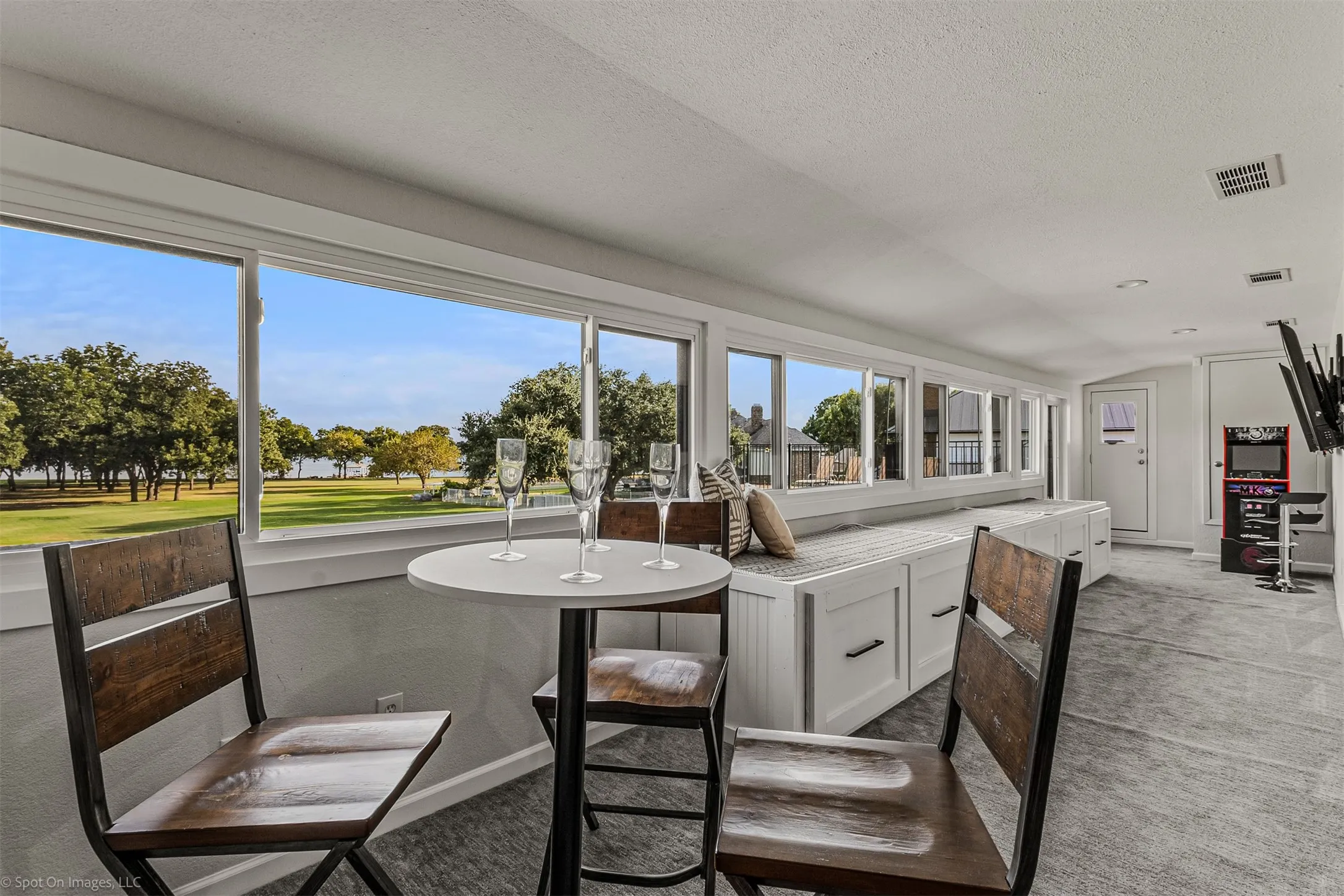 Single Family Residence For Sale in Dallas County , 28 Victoria Drive, Rowlett, Texas 75088, 5 Bedroom, 4 Bathroom, 3 Garage spaces, 4,033 Sqft, built in 1983, mls#21373286, Real Estate Agent in Rowlett, Homes For Sale in Dallas county, Homes For Sale in Rowlett, Realtor in Rowlett Texas, Real Estate Brokerage Independent Realty Texas, Luminita Cordes Realtor